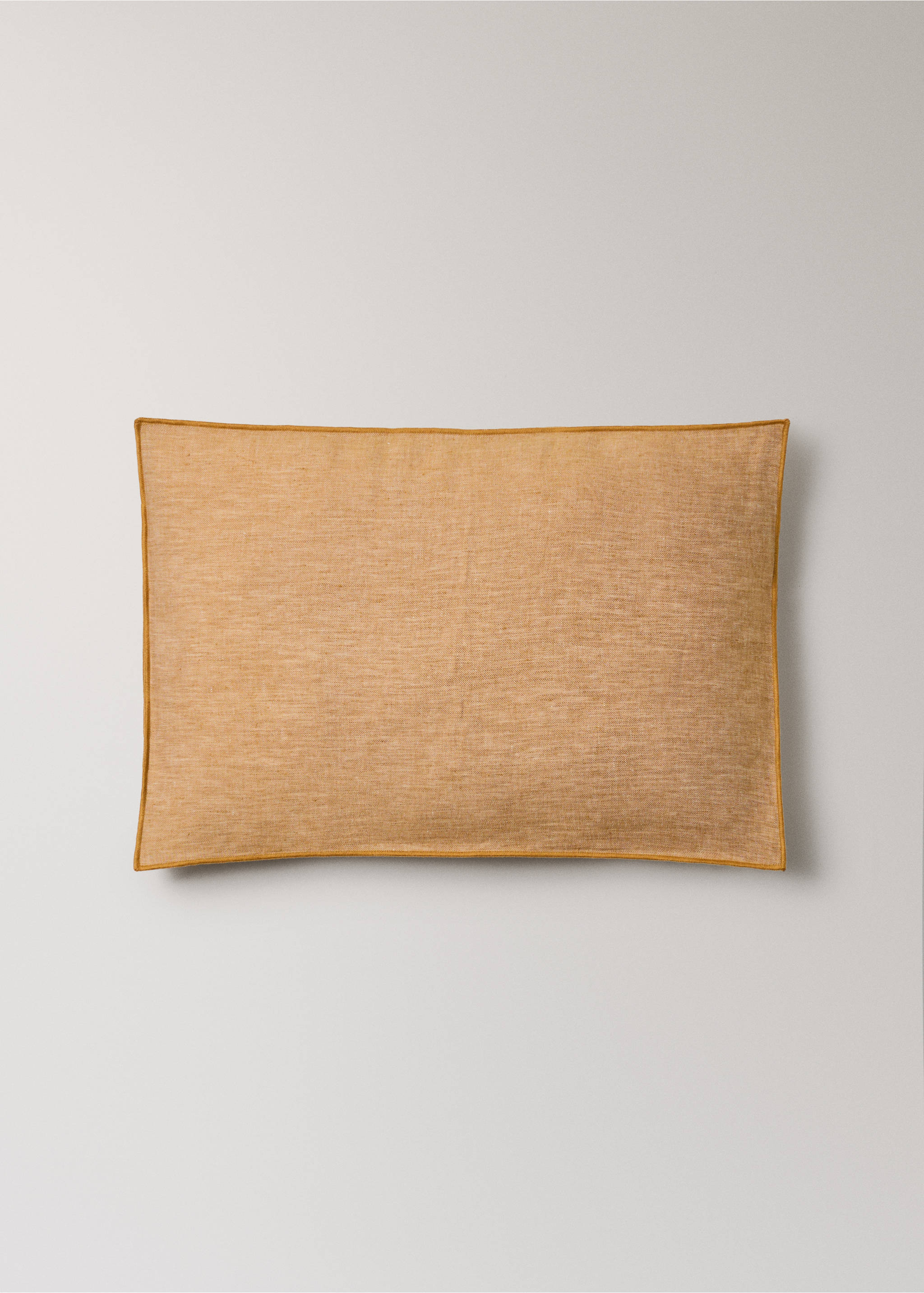 Housse de coussin en lin avec détail overlock 40x60 cm - Article sans modèle, Jaune. Ref: 27023319-00.