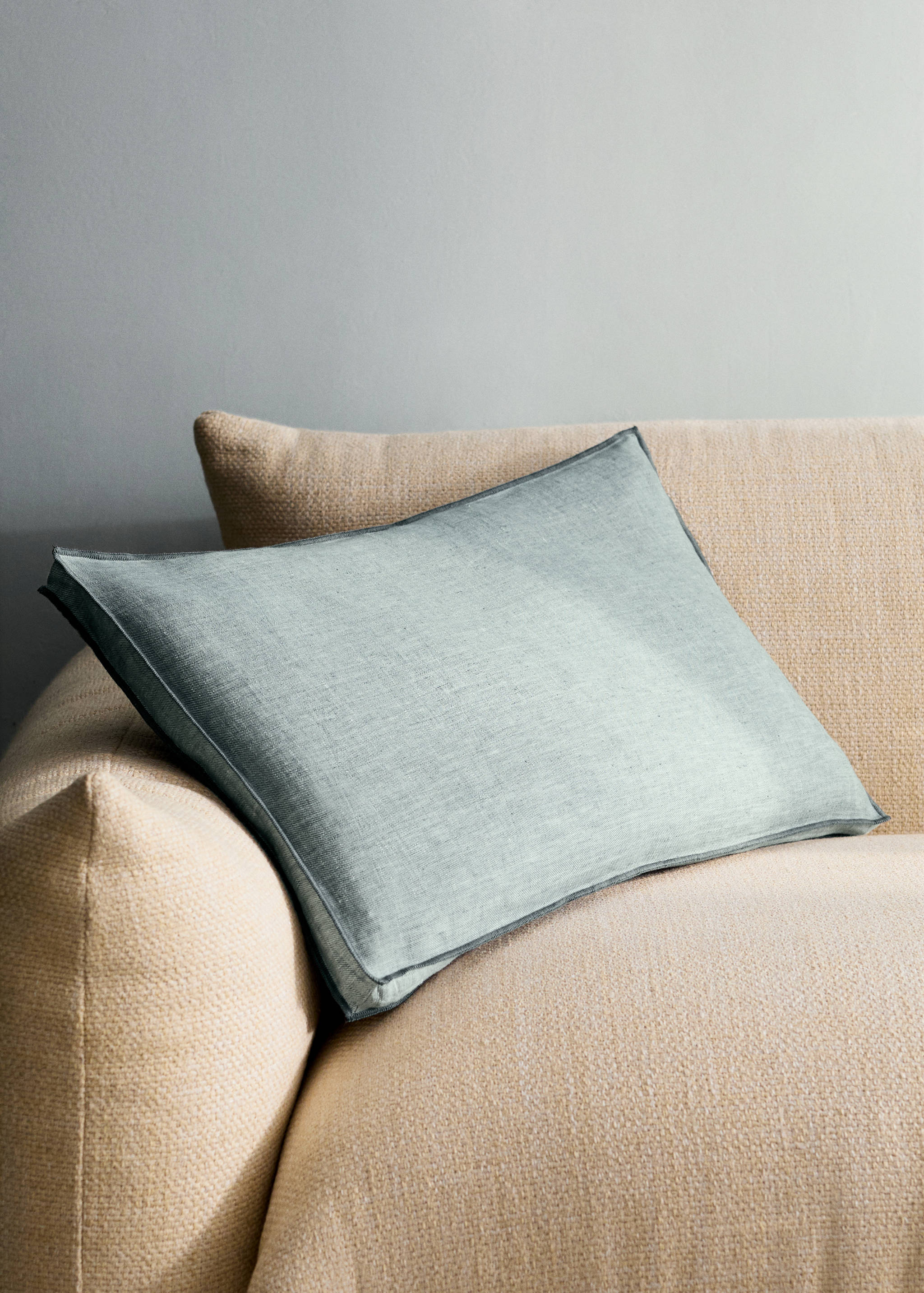 Housse de coussin en lin avec détail overlock 40x60 cm - Plan général