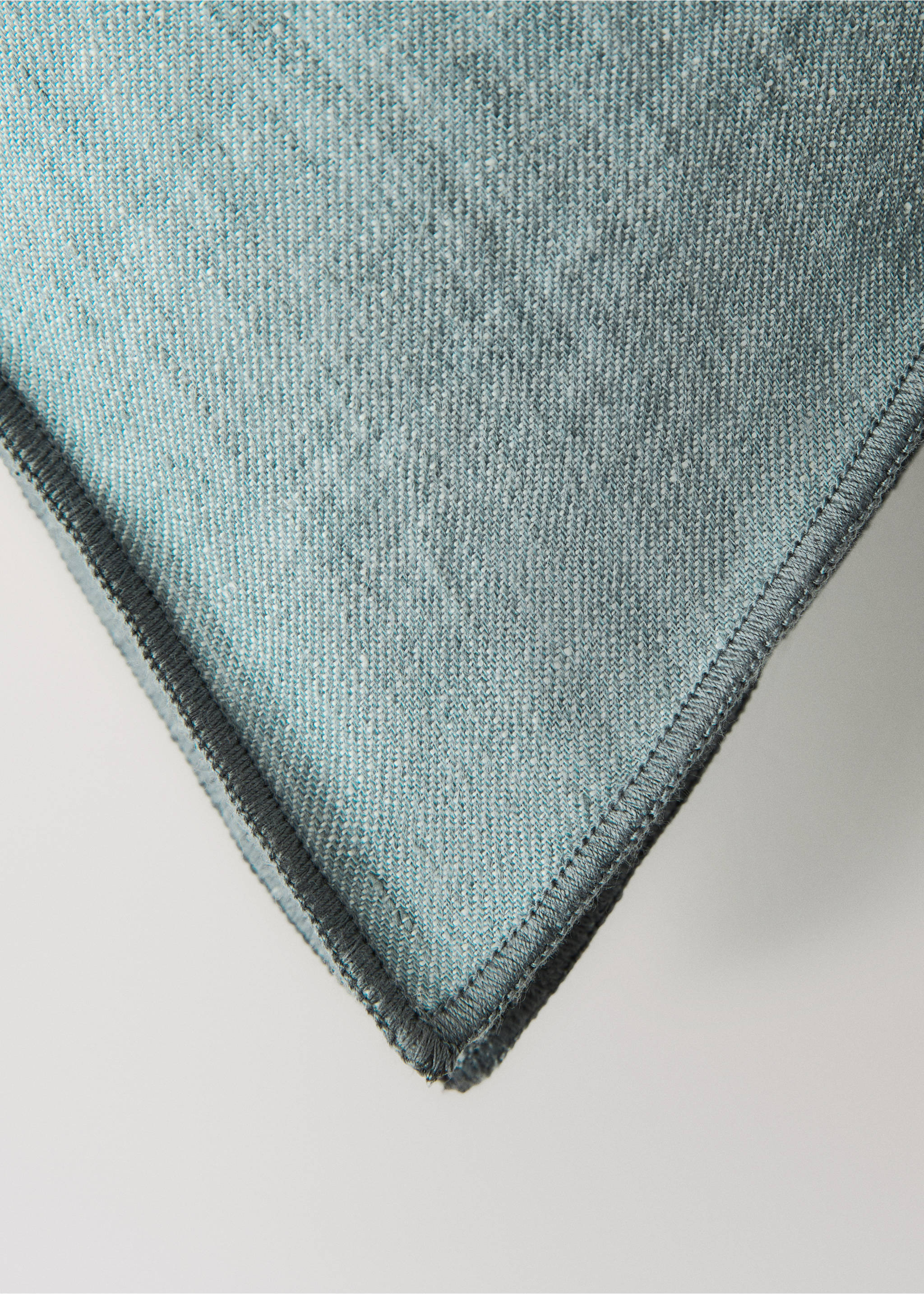 Leinen-Kissenbezug mit Overlock-Detail, 40 x 60 cm - Detail des Artikels 1, Wassergrün. Ref: 27023319-00.