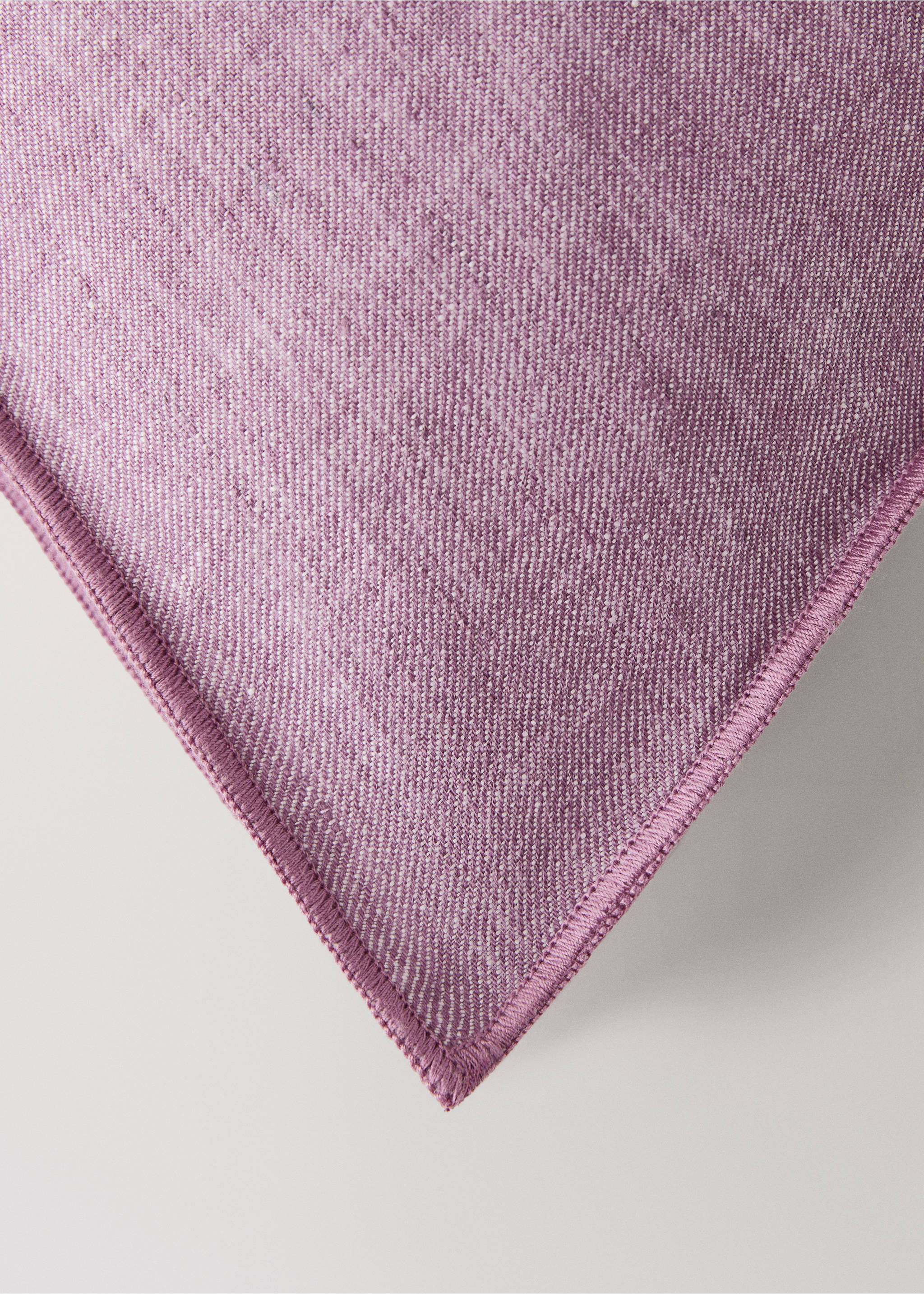 Linen cushion cover with overlock detail 40x60 cm - Details of the article 1, Purple. Ref: 27023319-00.
