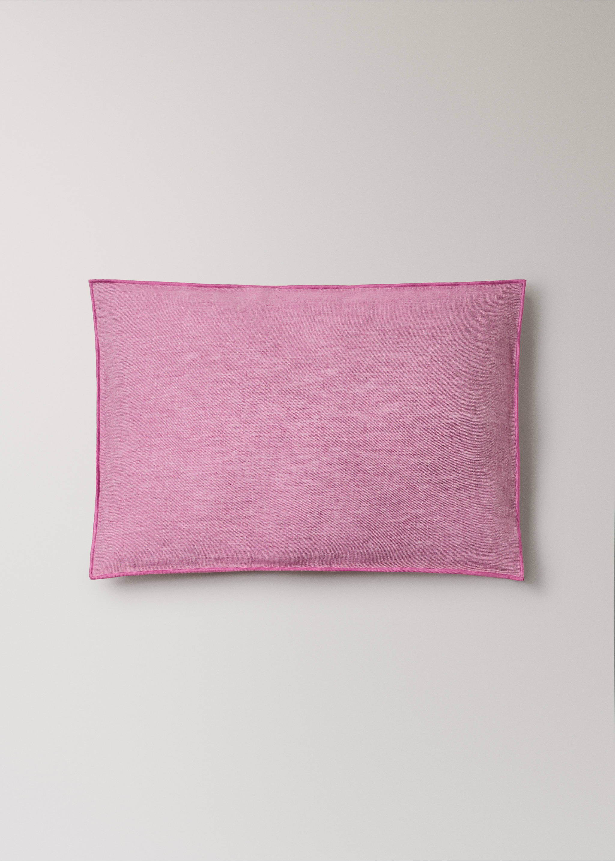 Linen cushion cover with overlock detail 40x60 cm - Article without model, Pink. Ref: 27023319-00.