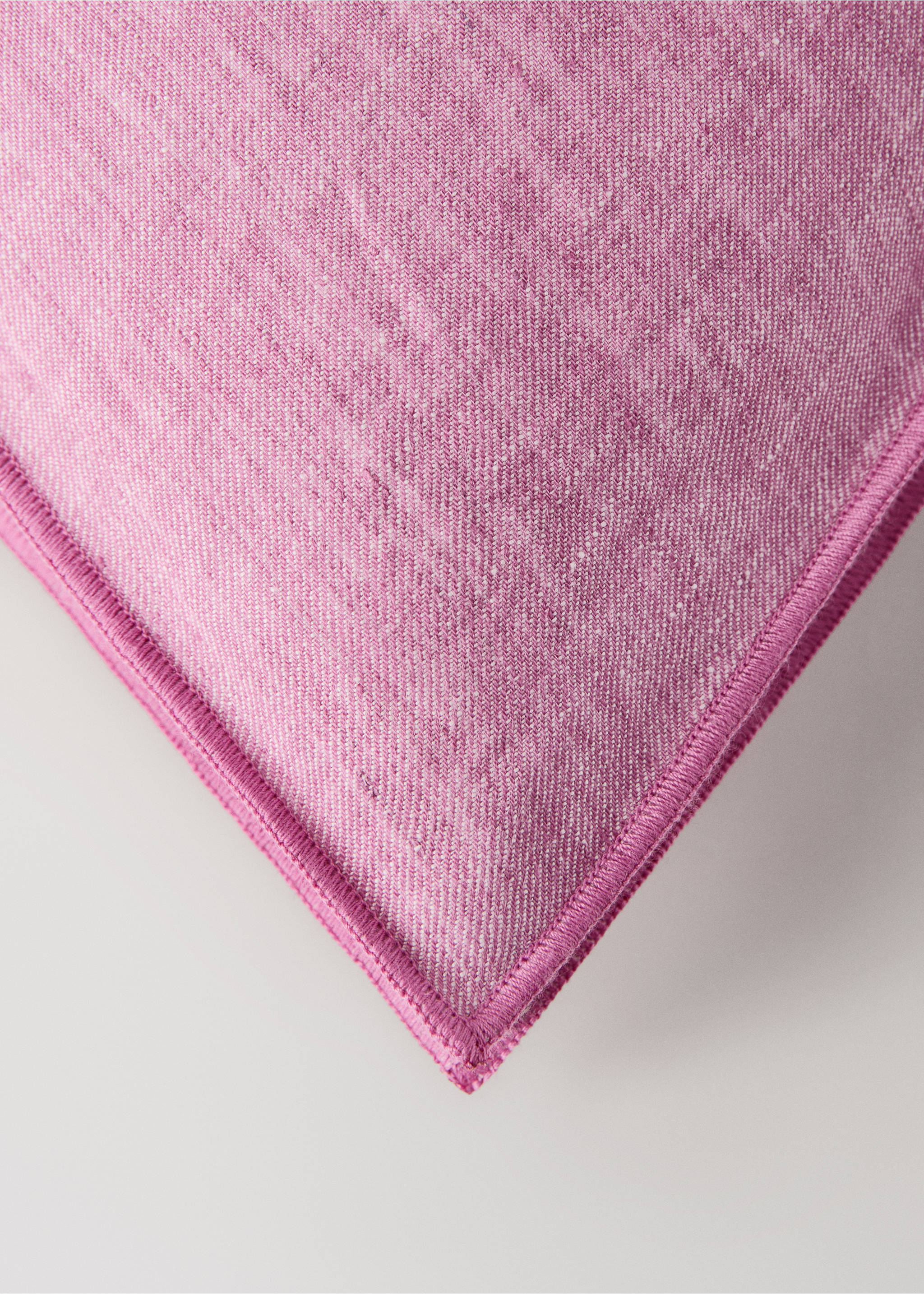Linen cushion cover with overlock detail 40x60 cm - Details of the article 1, Pink. Ref: 27023319-00.