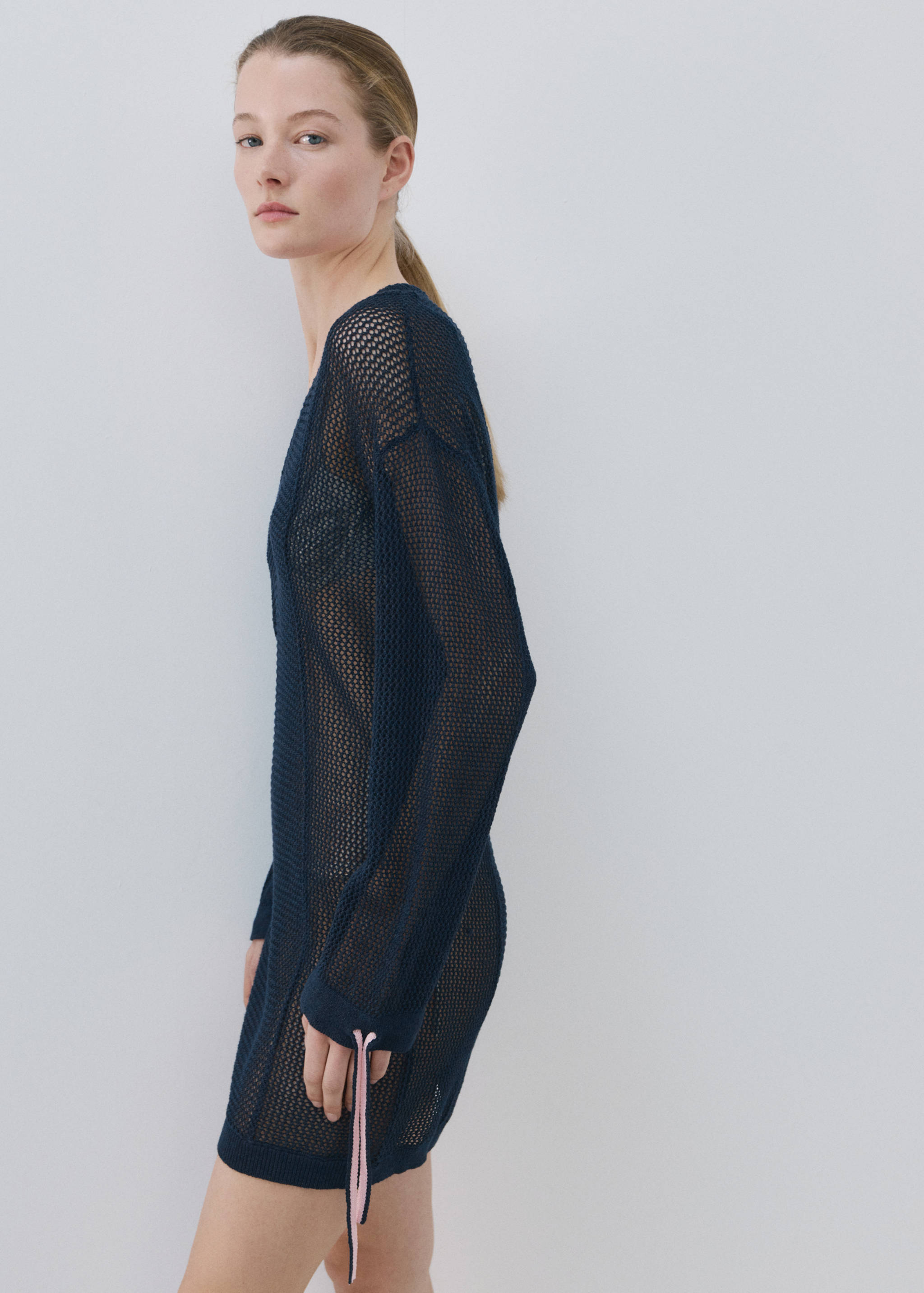 Rode jurk met lange mouwen - Detail van het artikel 6