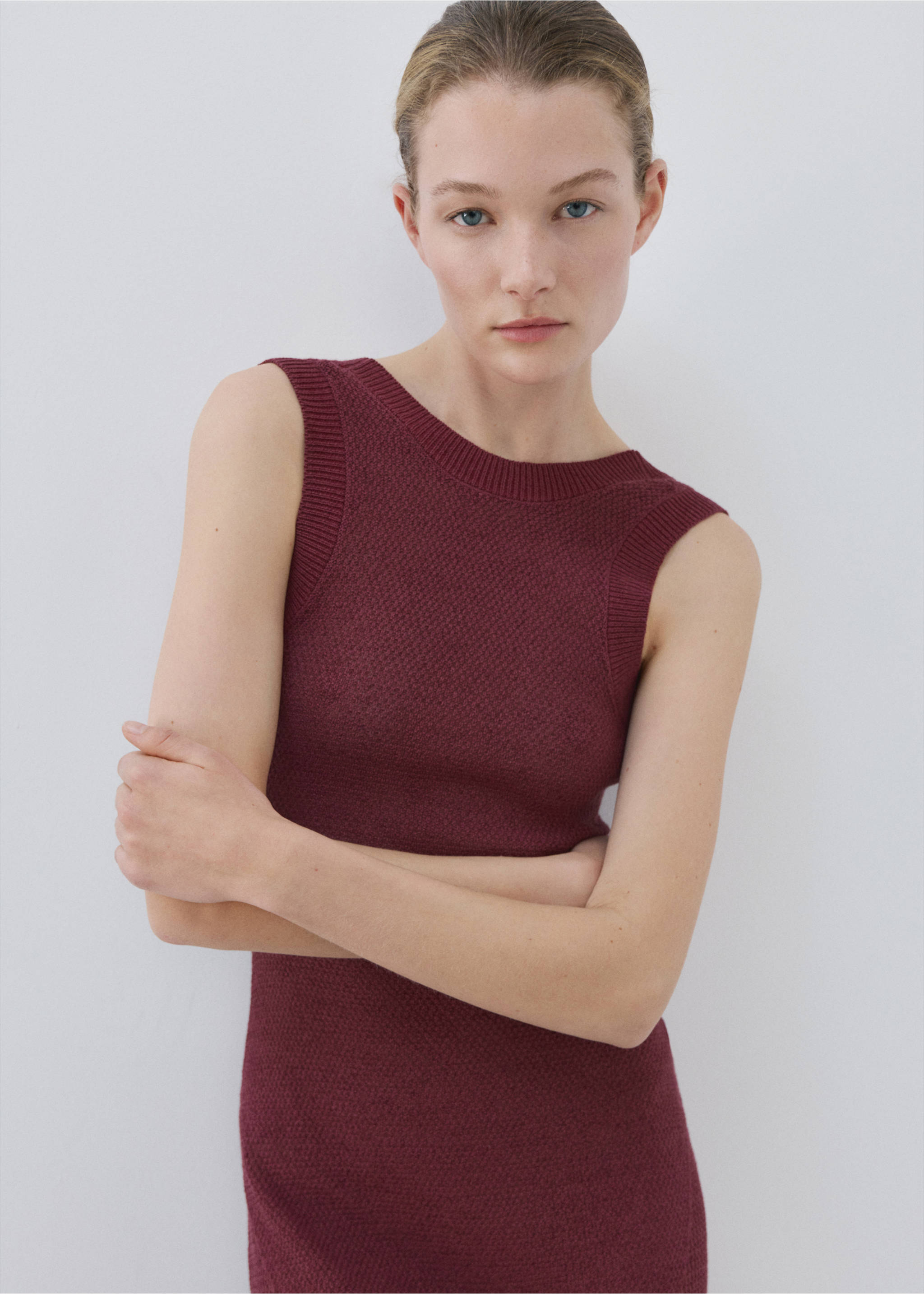 Вязаное платье кроше - Средний план, Бургундия. Ref: 27023322-00.