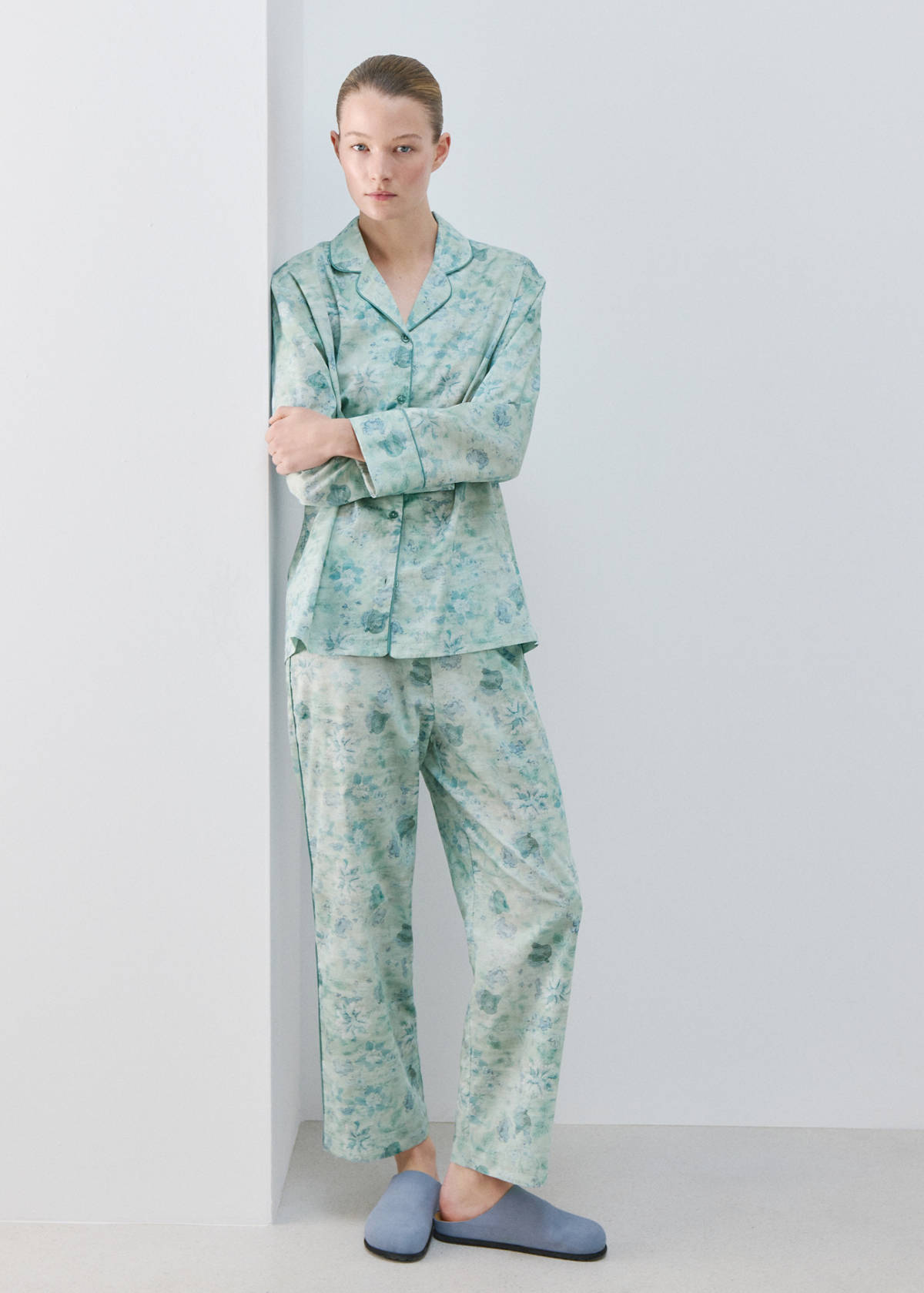 Printed trousers with piping