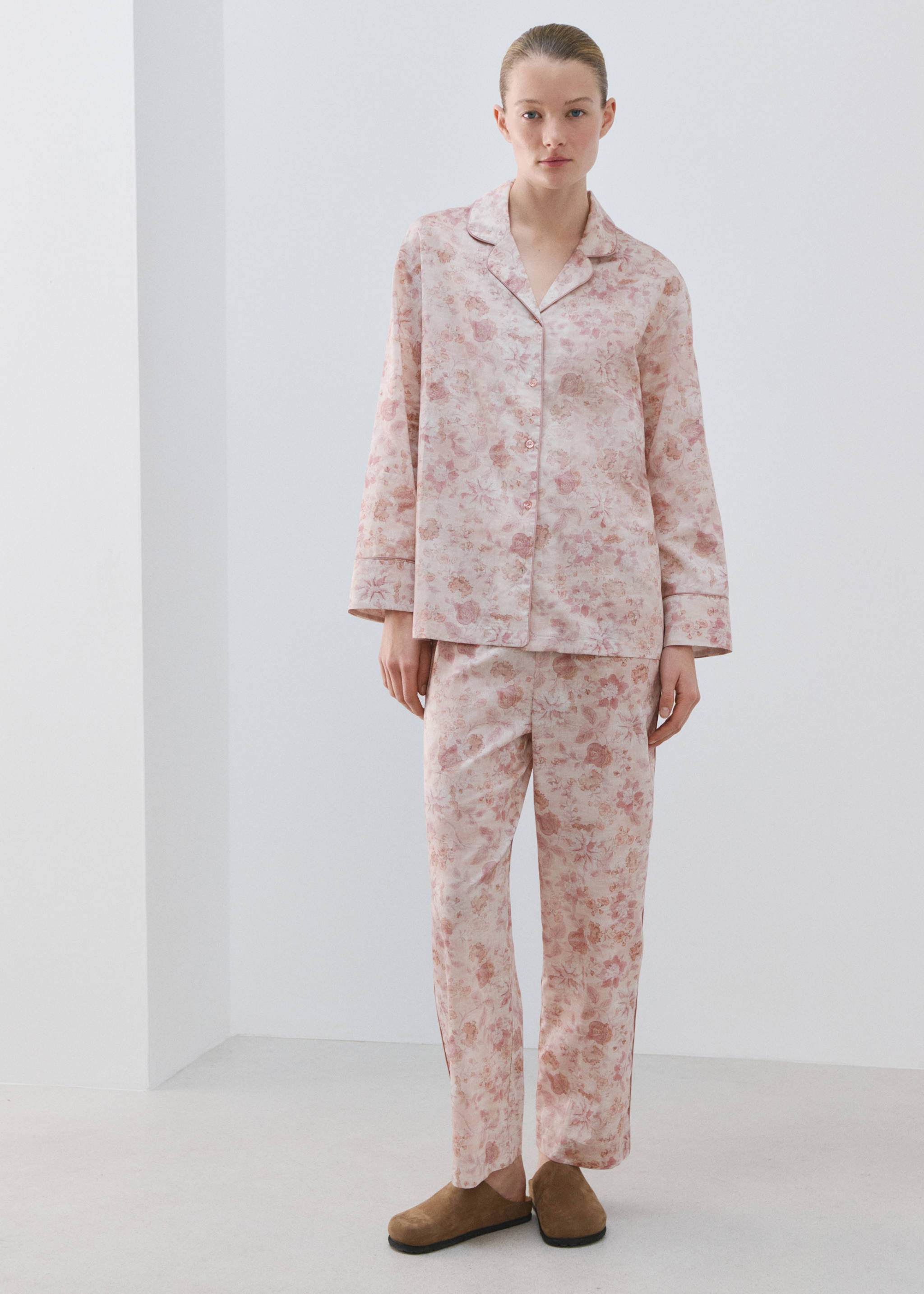 Printed trousers with piping - General plane