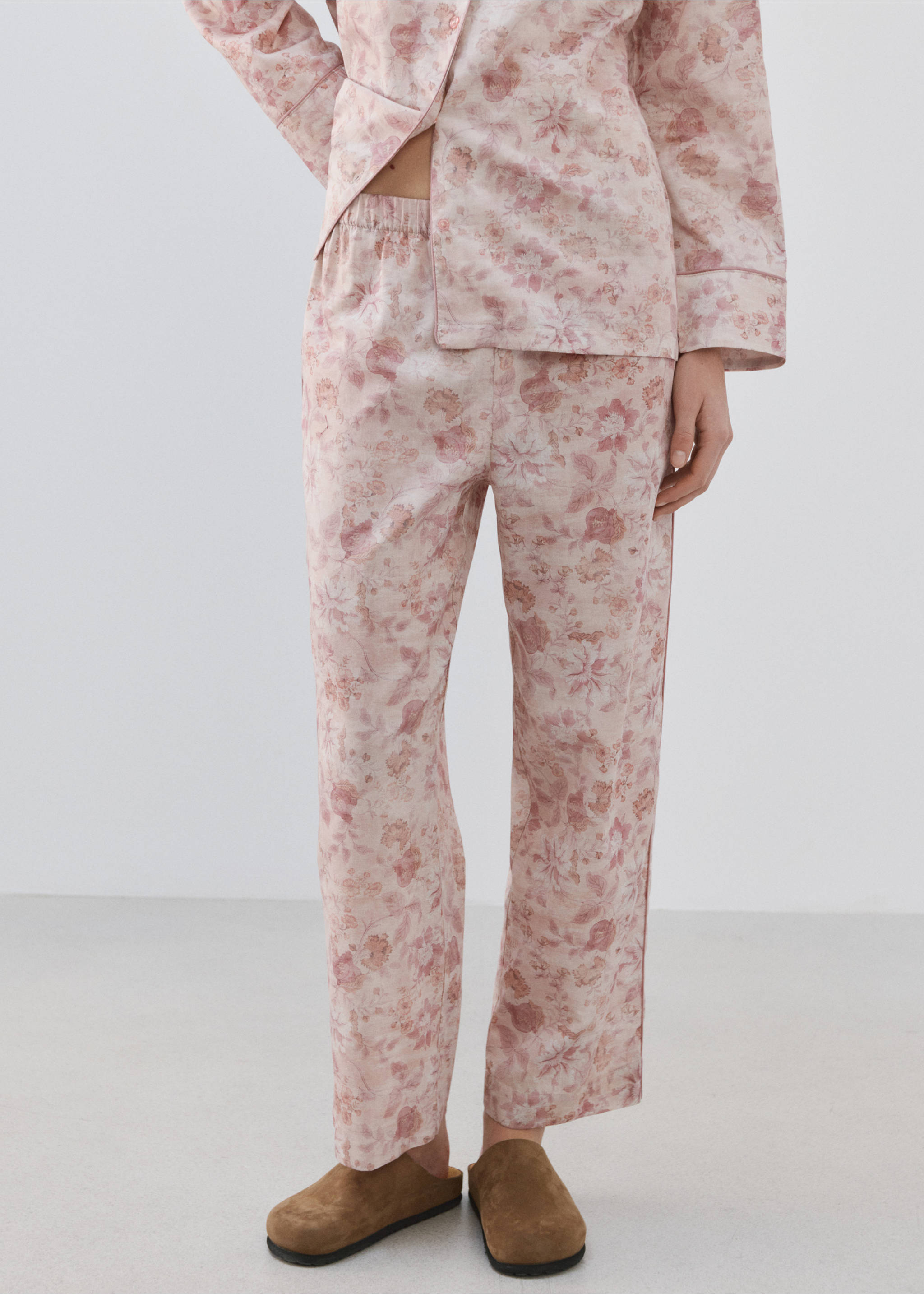 Printed trousers with piping - Medium plane, Pink. Ref: 27023324-00.