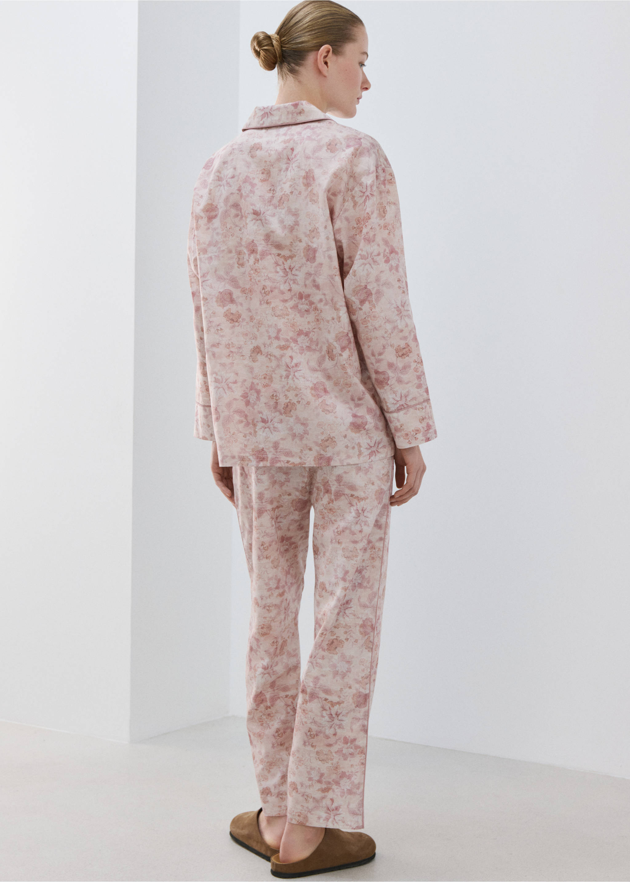 Printed trousers with piping - Reverse of the article, Pink. Ref: 27023324-00.