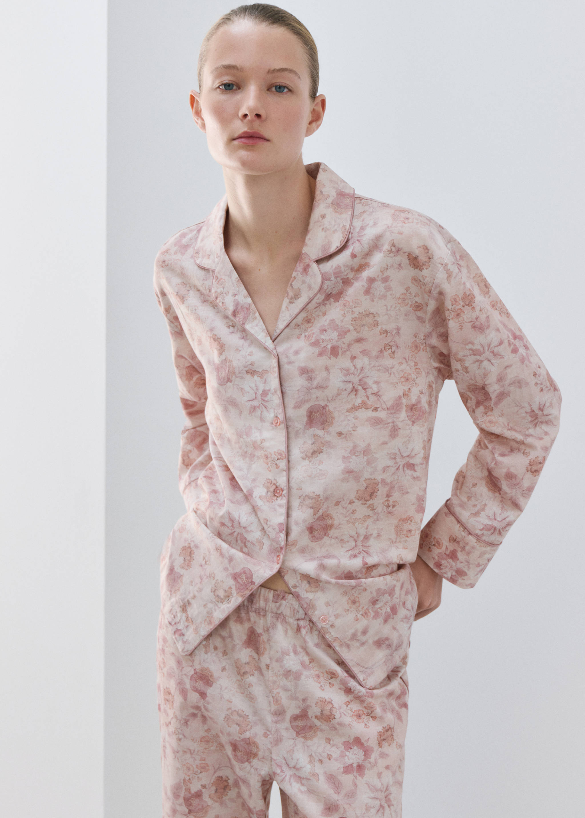 Printed trousers with piping - Details of the article 1