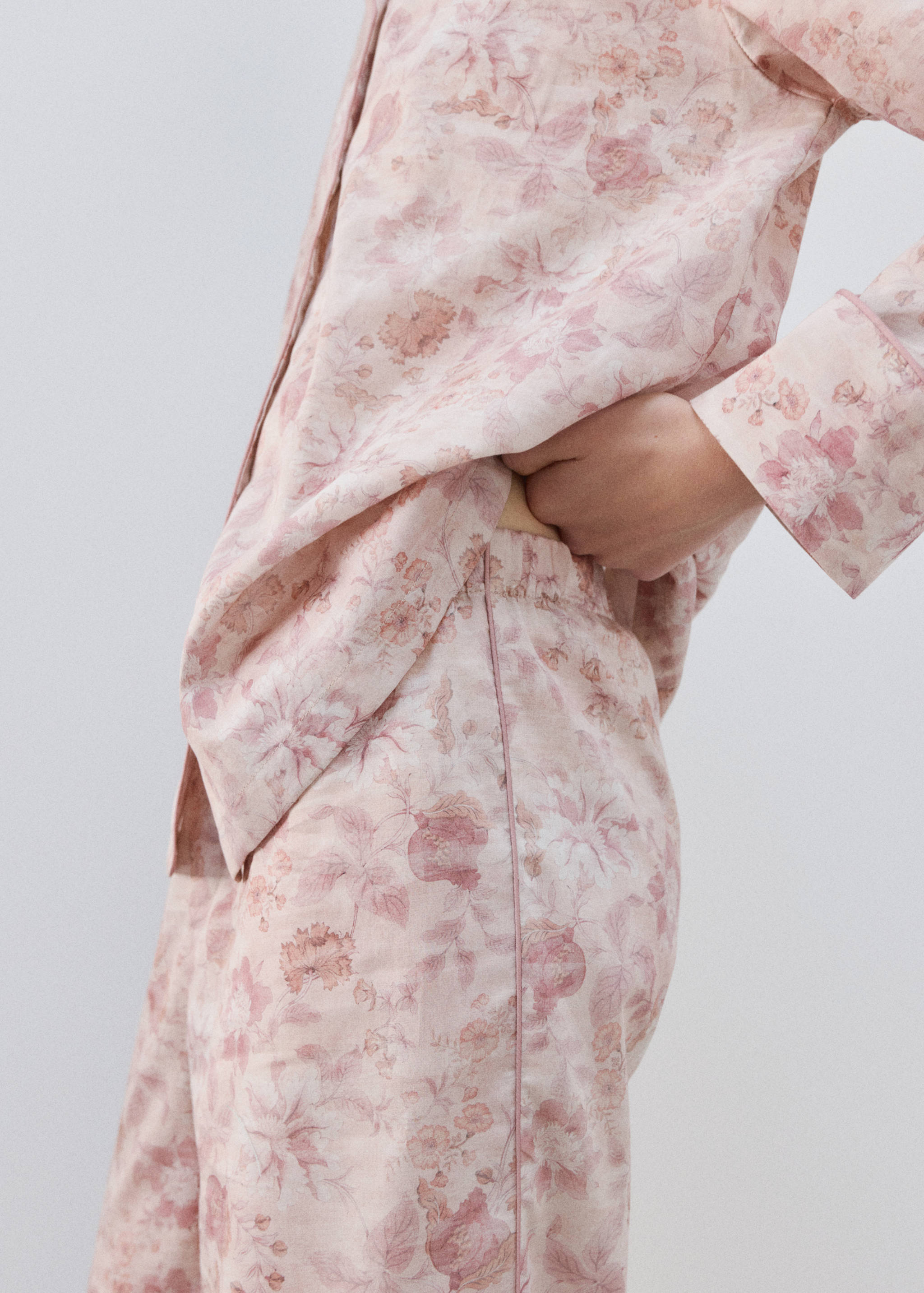 Printed trousers with piping - Details of the article 6