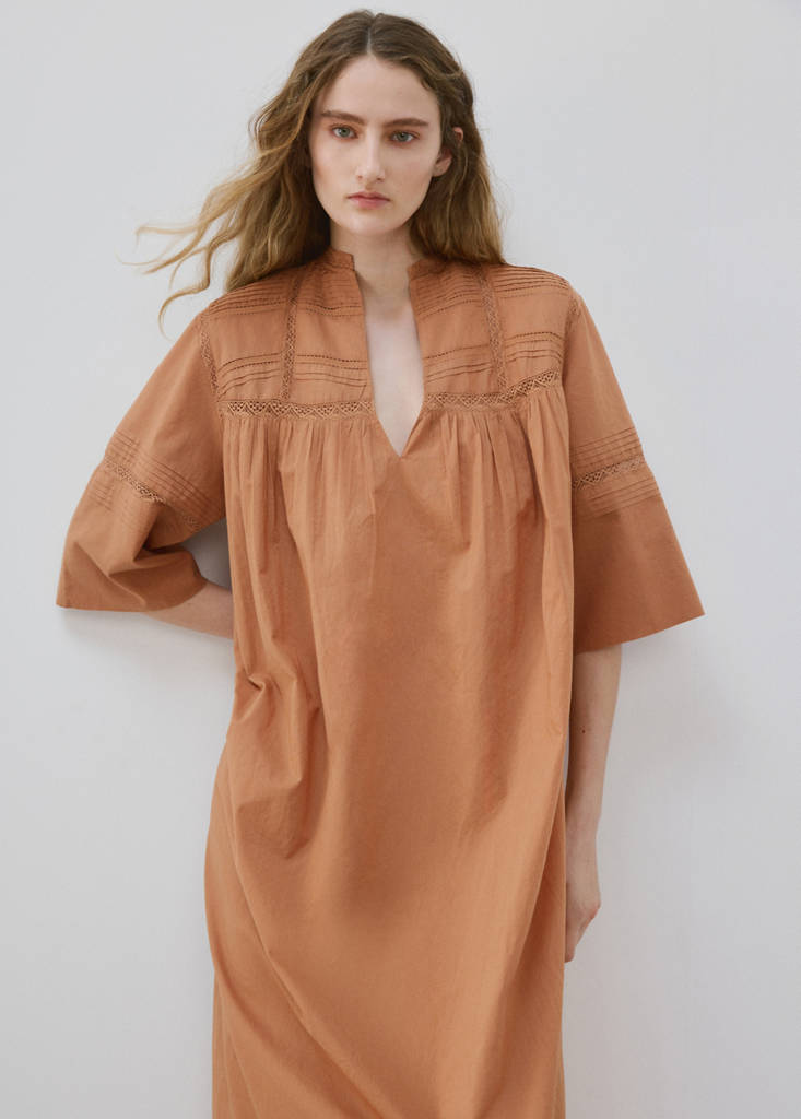Cotton nightgown with lace details