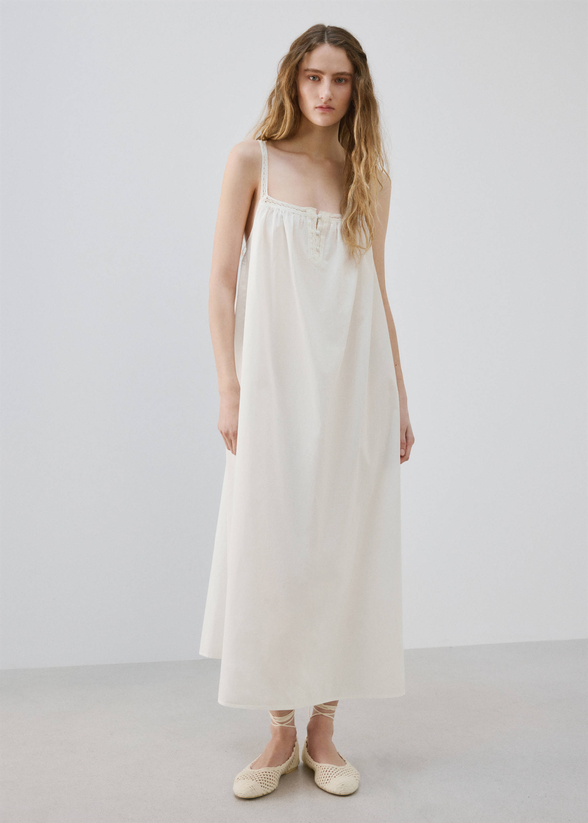 Cotton lace nightgown - General plane