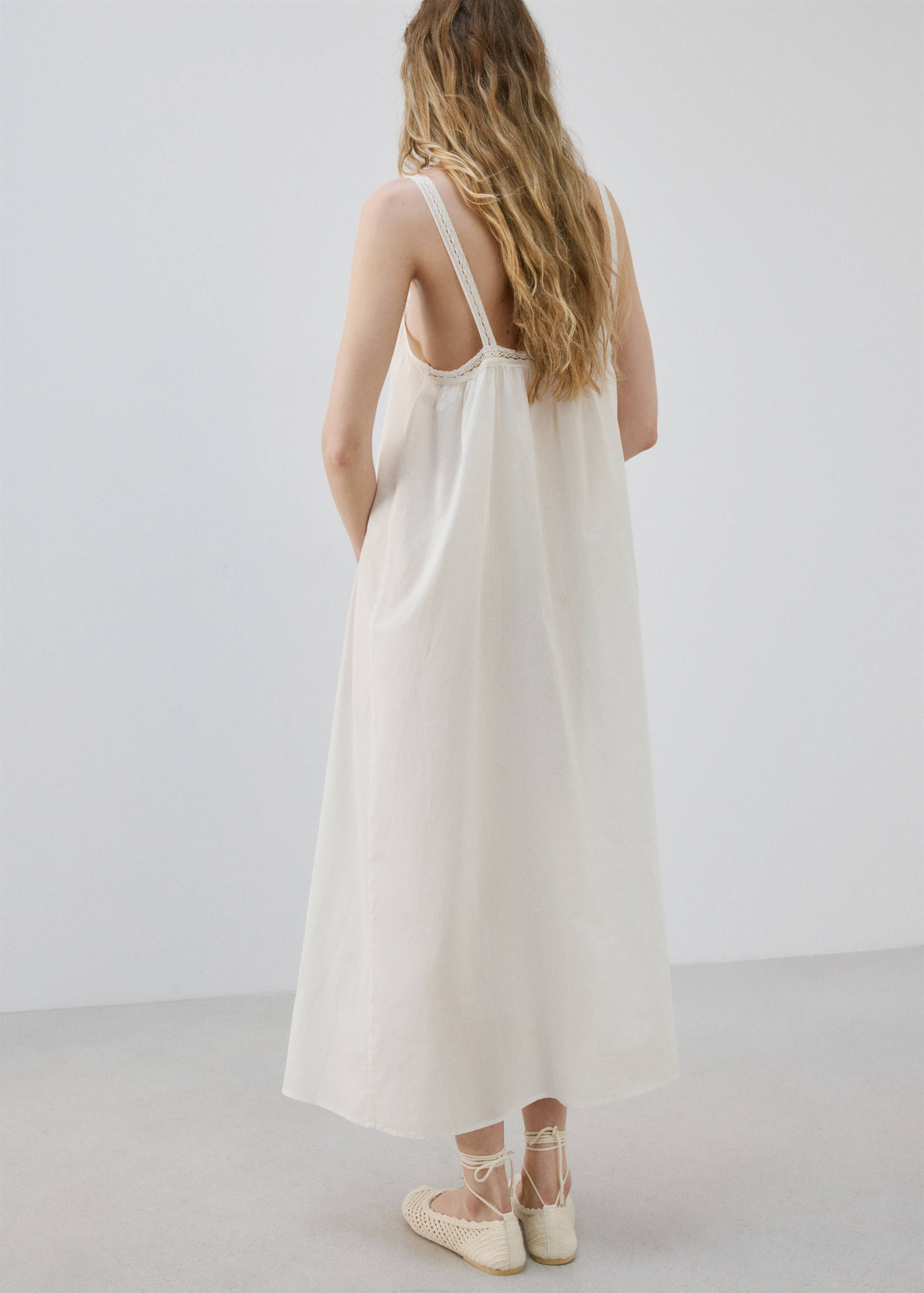 Cotton lace nightgown - Reverse of the article