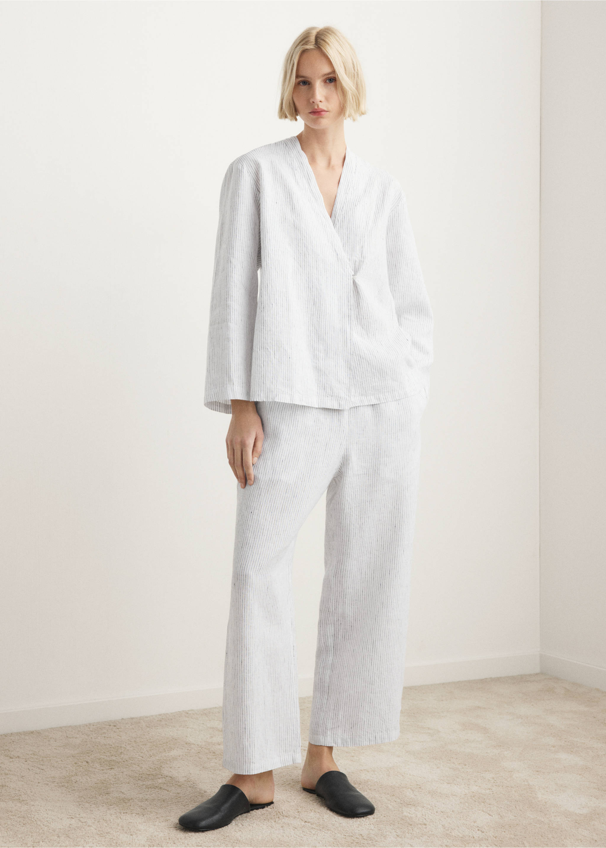 Chemise pyjama lin à rayures et manches longues - Plan général, Blanc. Ref: 27023338-00.