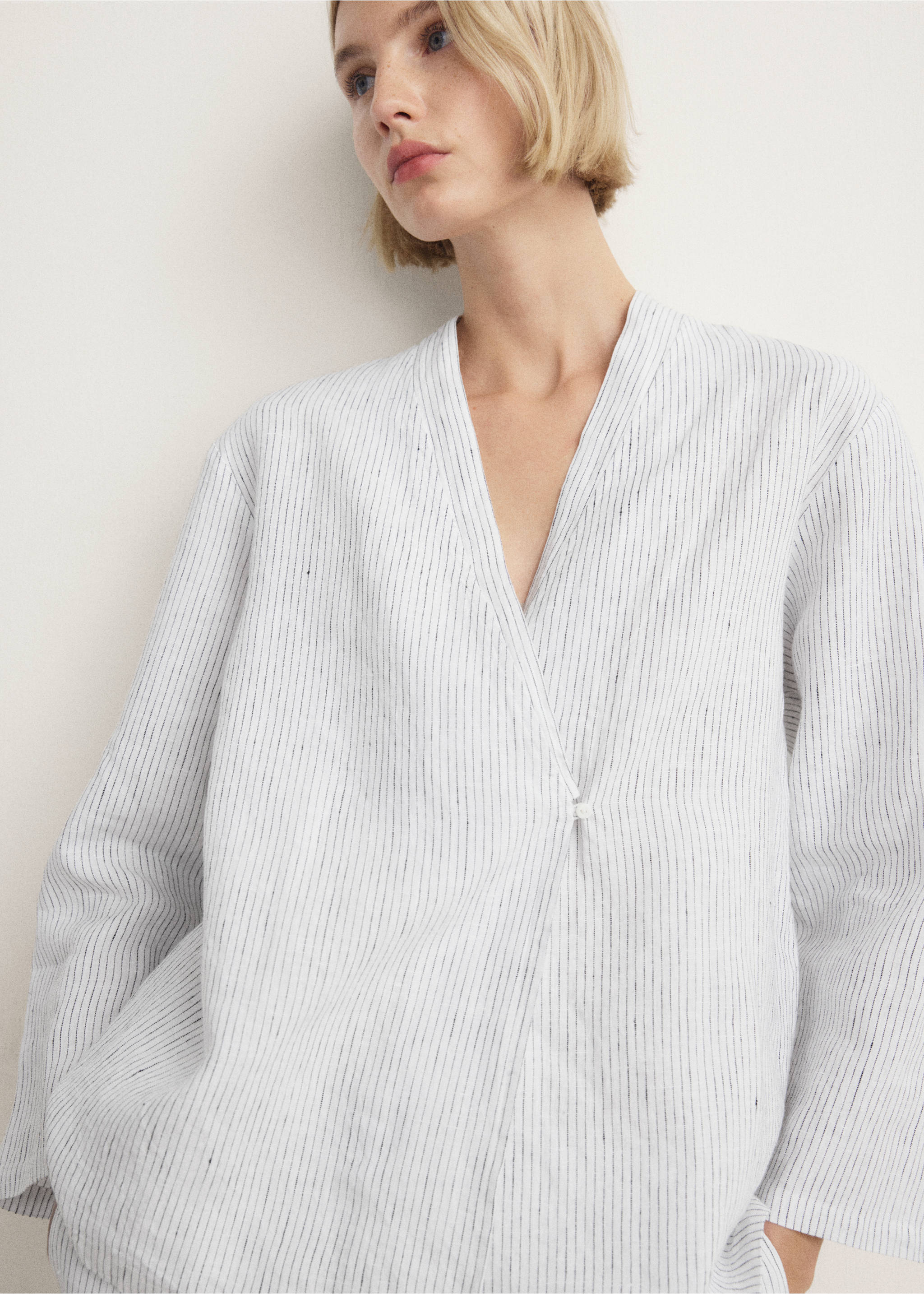 Chemise pyjama lin à rayures et manches longues - Plan moyen, Blanc. Ref: 27023338-00.