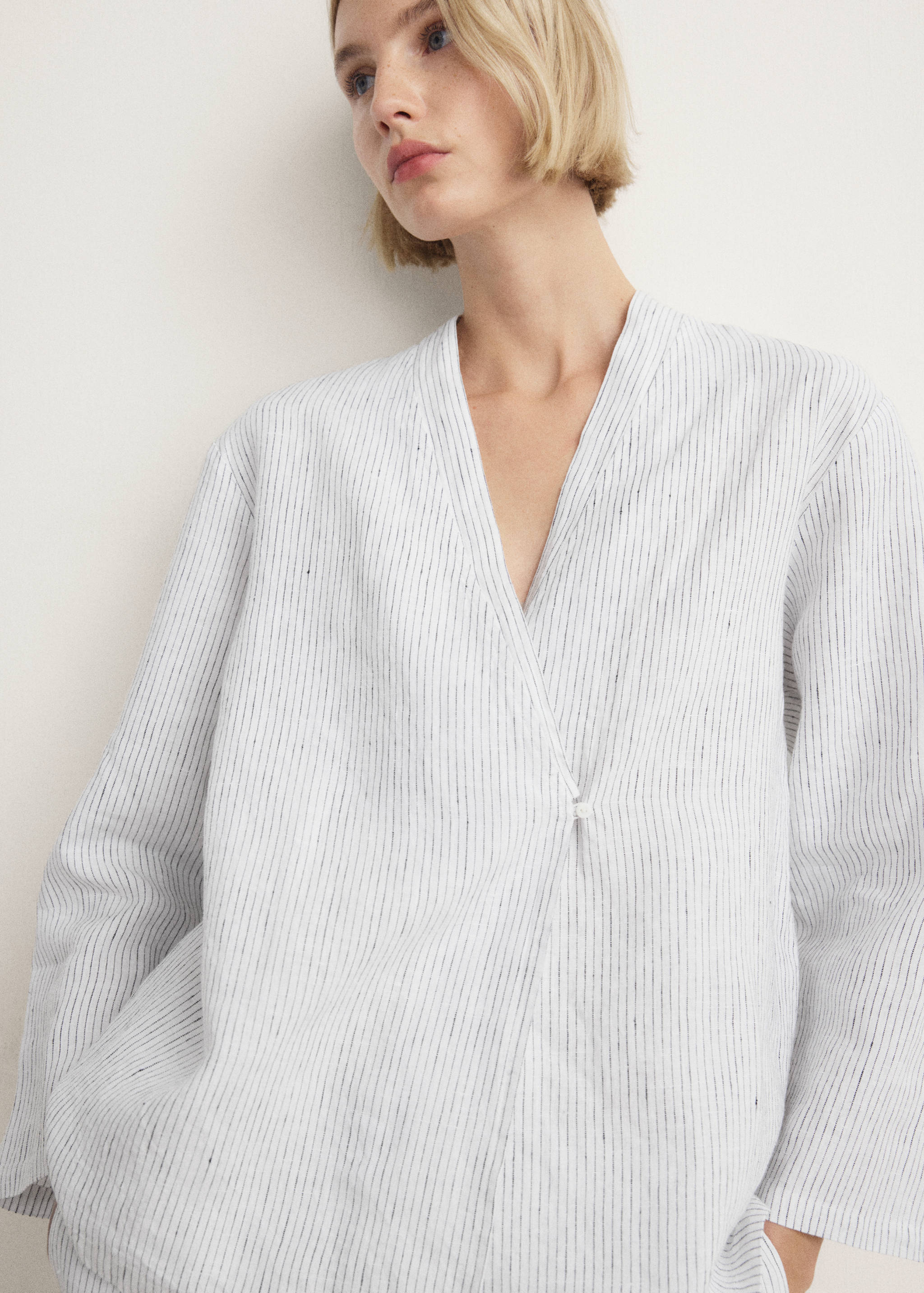 Chemise pyjama lin à rayures et manches longues - Plan moyen