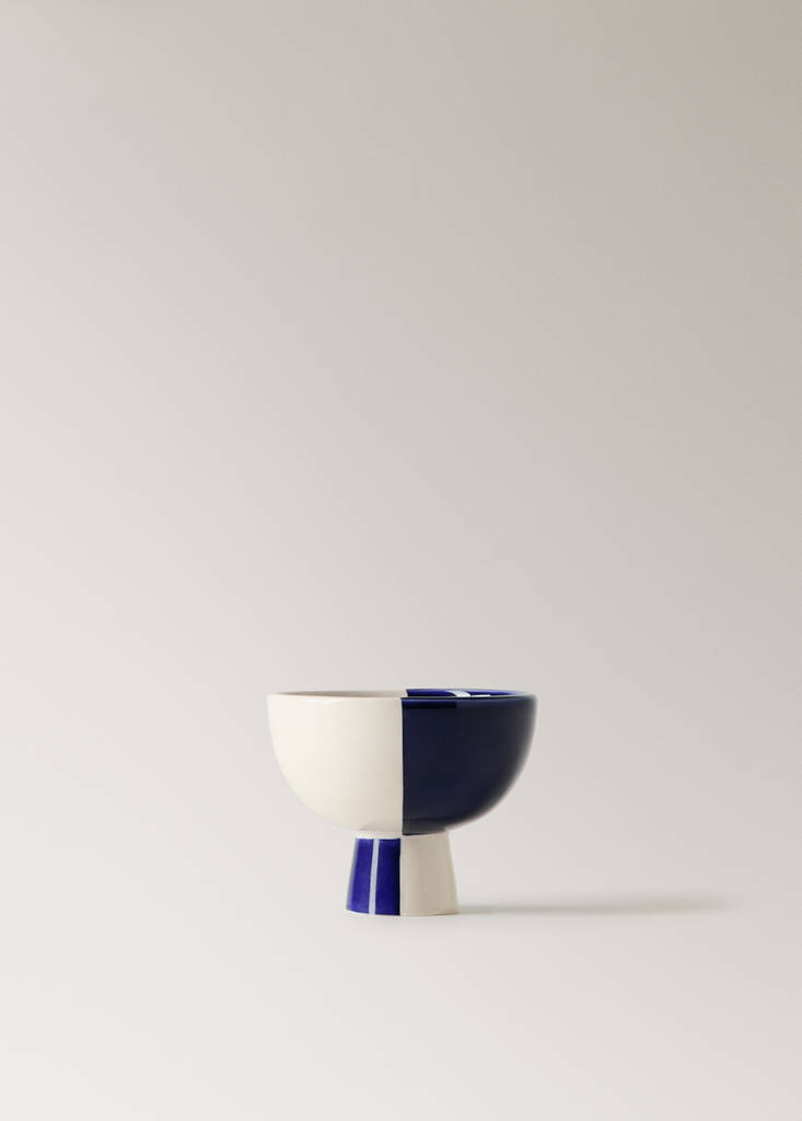 Small two-tone ceramic pedestal bowl — Blue