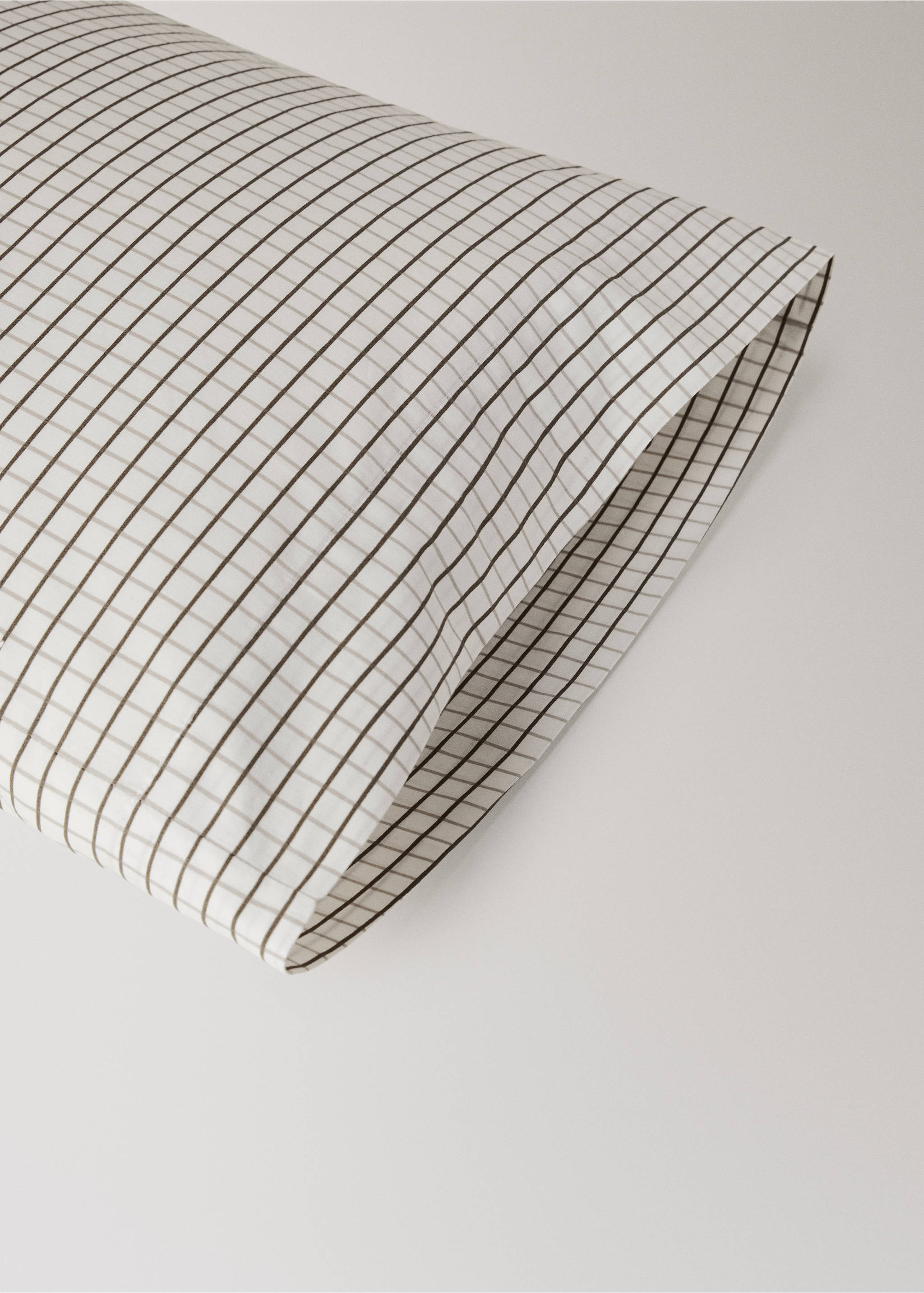 Percale cotton reversible mini-check pillowcase 45X110 cm - Details of the article 1, Coffee. Ref: 27023723-00.