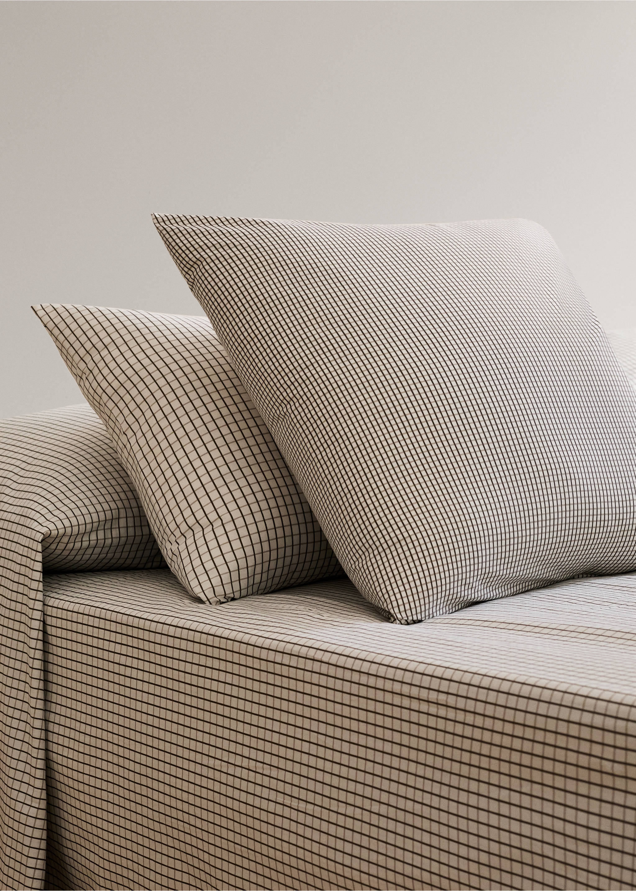 Two percale cotton reversible mini-check pillowcases 60x60 cm - General plane, Coffee. Ref: 27023725-00.