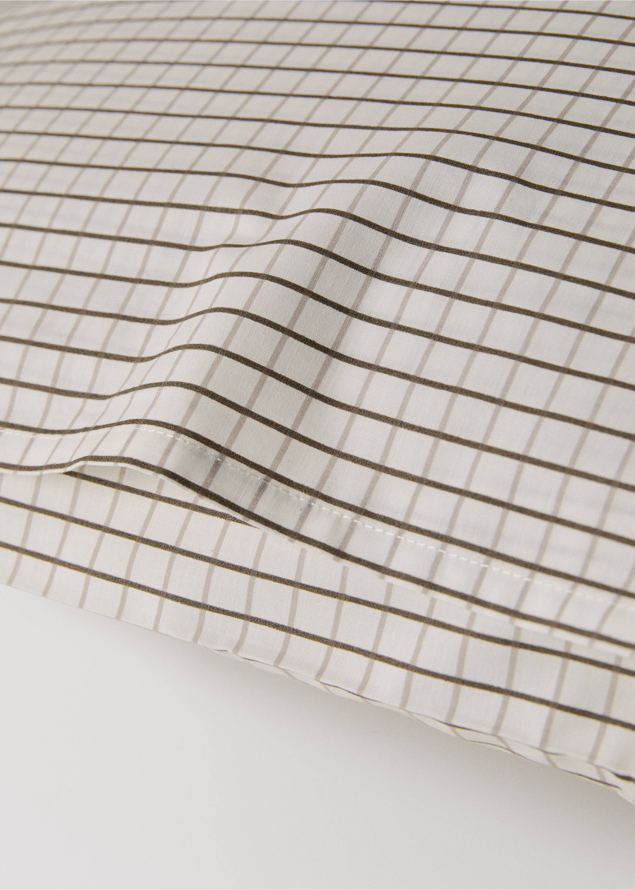 Two percale cotton reversible mini-check pillowcases 60x60 cm - Details of the article 3, Coffee. Ref: 27023725-00.