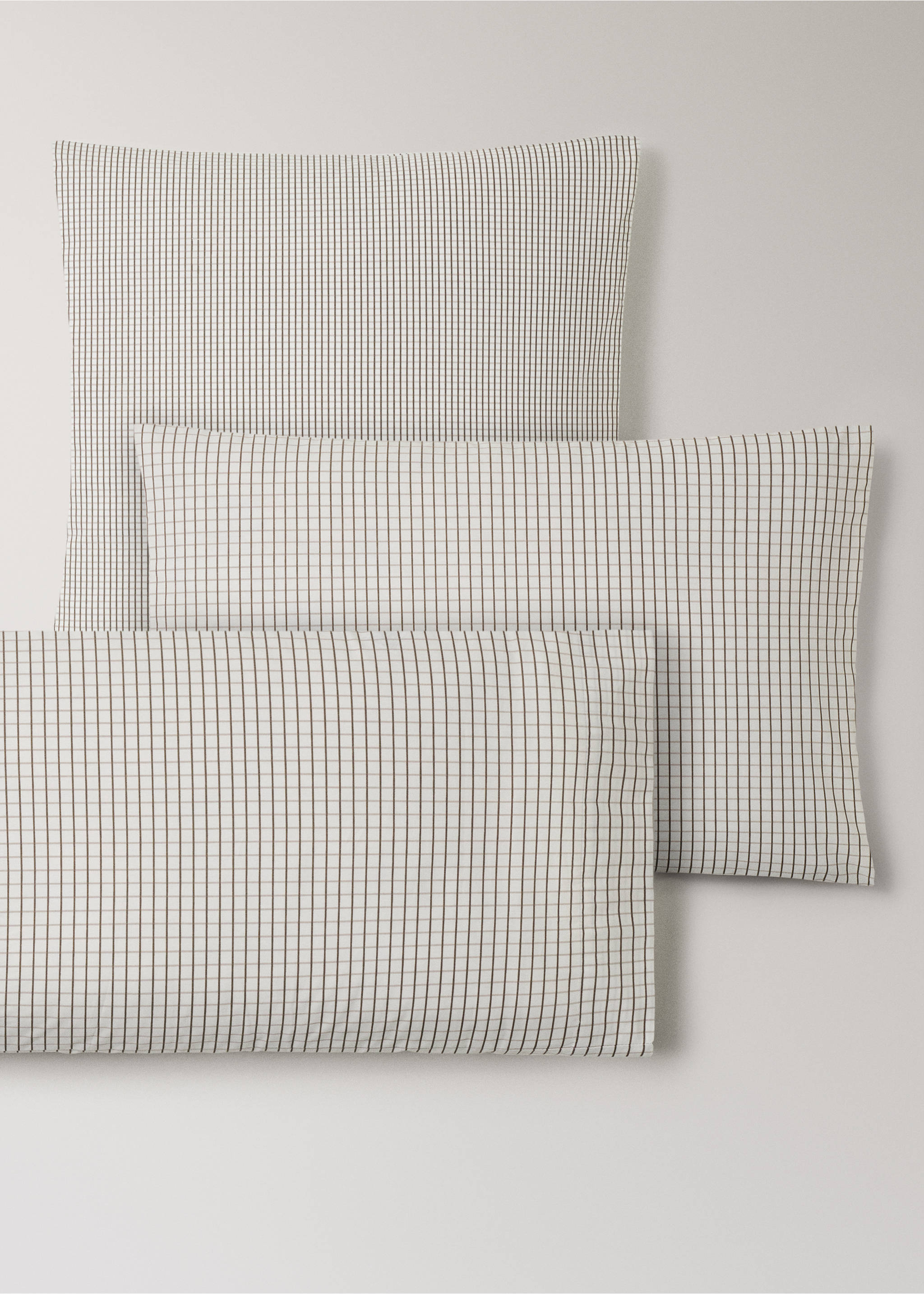 Two percale cotton reversible mini-check pillowcases 60x60 cm - Details of the article 4, Coffee. Ref: 27023725-00.