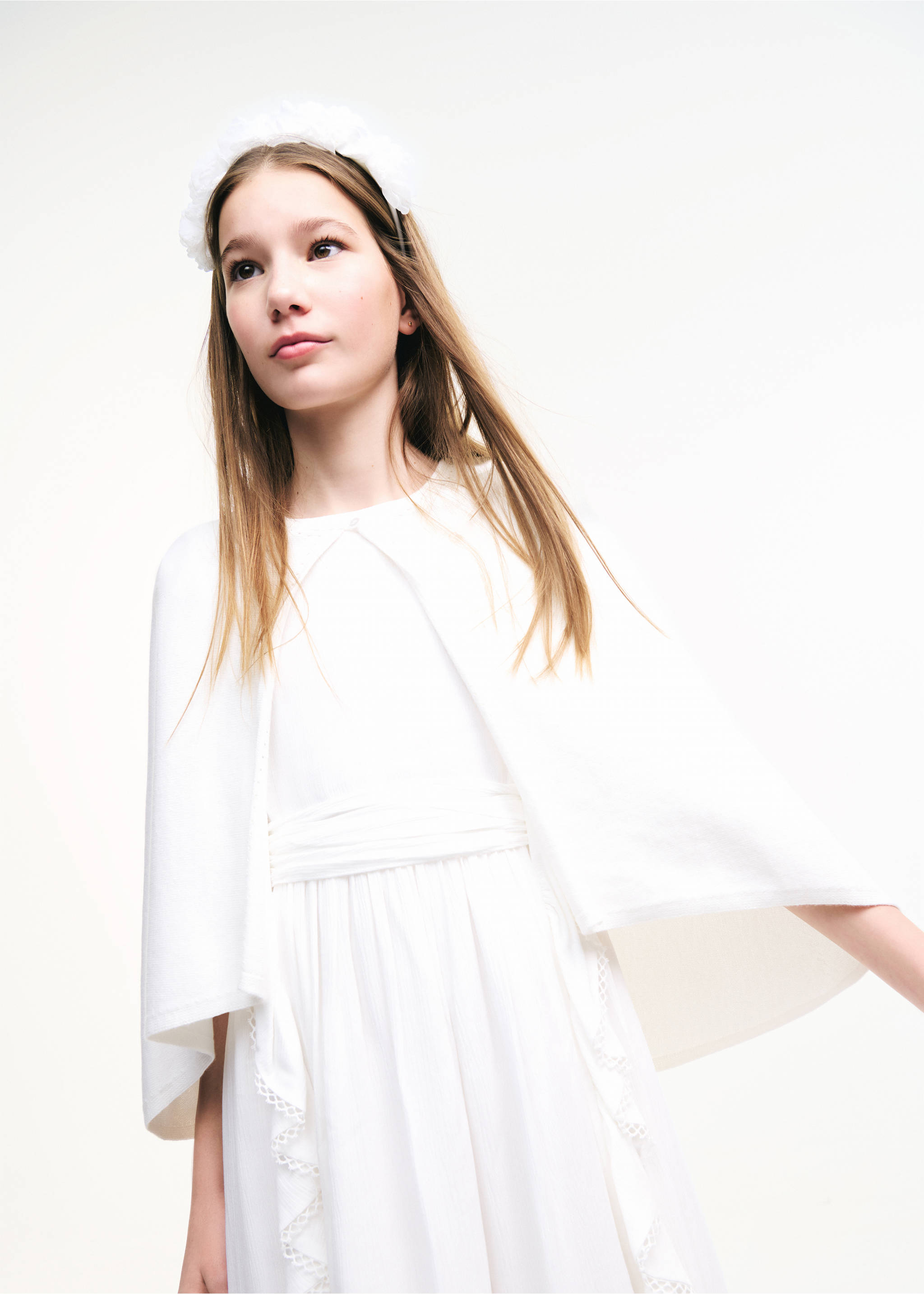 Knitted cape with lace details - Details of the article 6, Off White. Ref: 27023733-00.