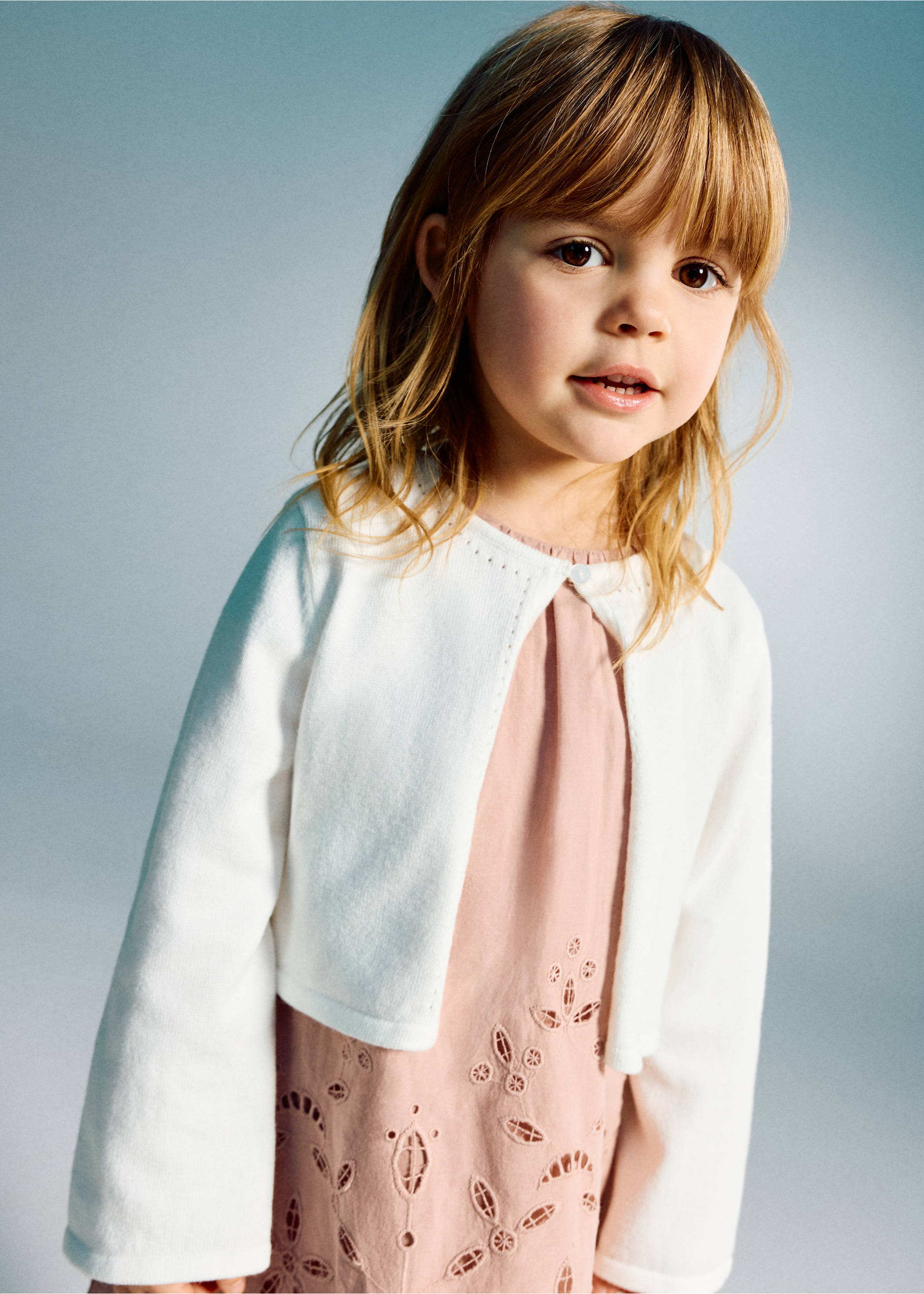 Cárdigan punto detalles calados - Plano medio, Blanco roto. Ref: 27023735-00.