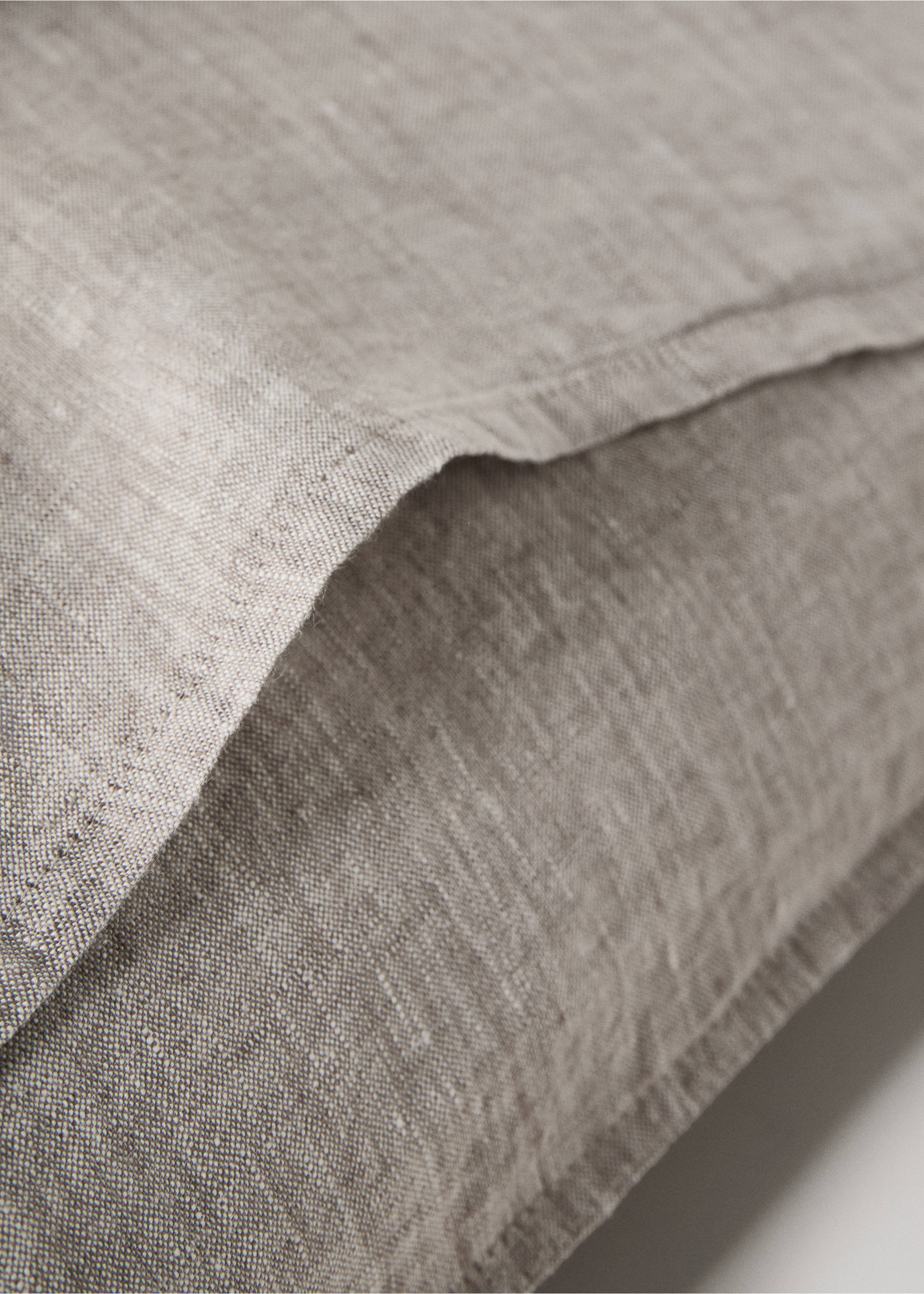 Yarn-dyed linen pillowcase 60 x 60 cm - Details of the article 1, Tobacco Brown. Ref: 27023738-00.