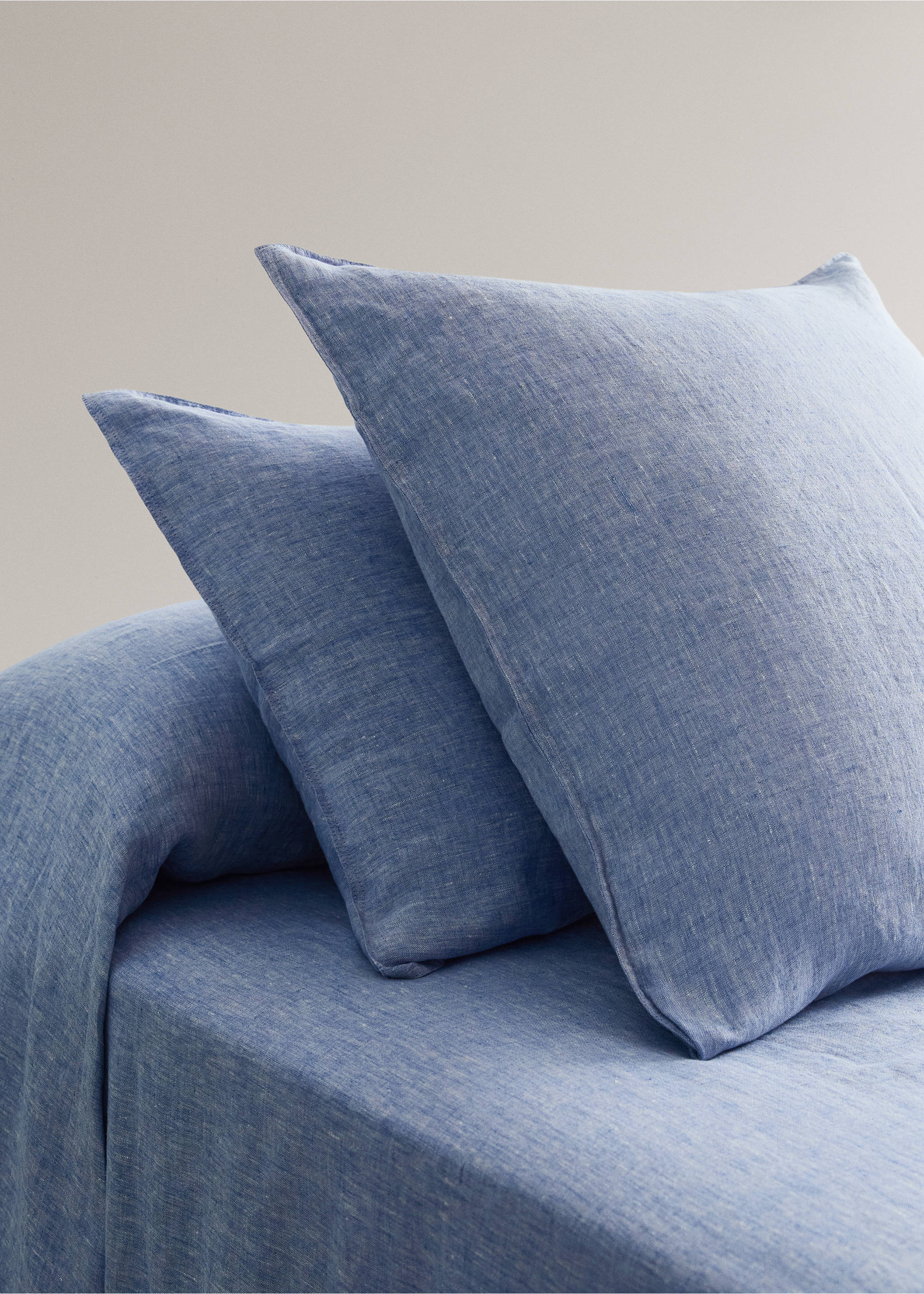 Linen yarn-dyed pillow cover 60x60 cm - General plane, Blue. Ref: 27023738-00.