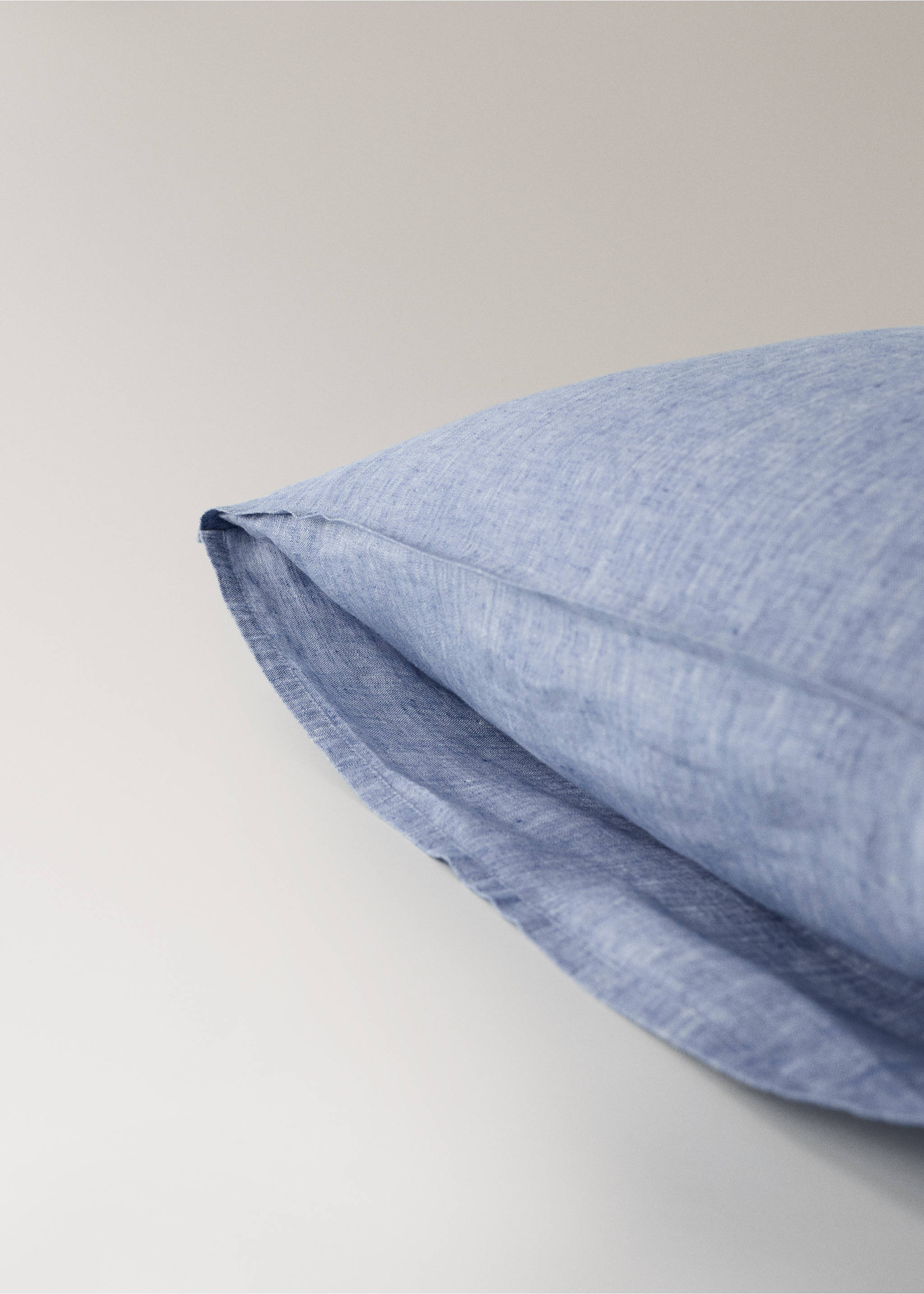 Linen yarn-dyed pillow cover 60x60 cm - Details of the article 2, Blue. Ref: 27023738-00.