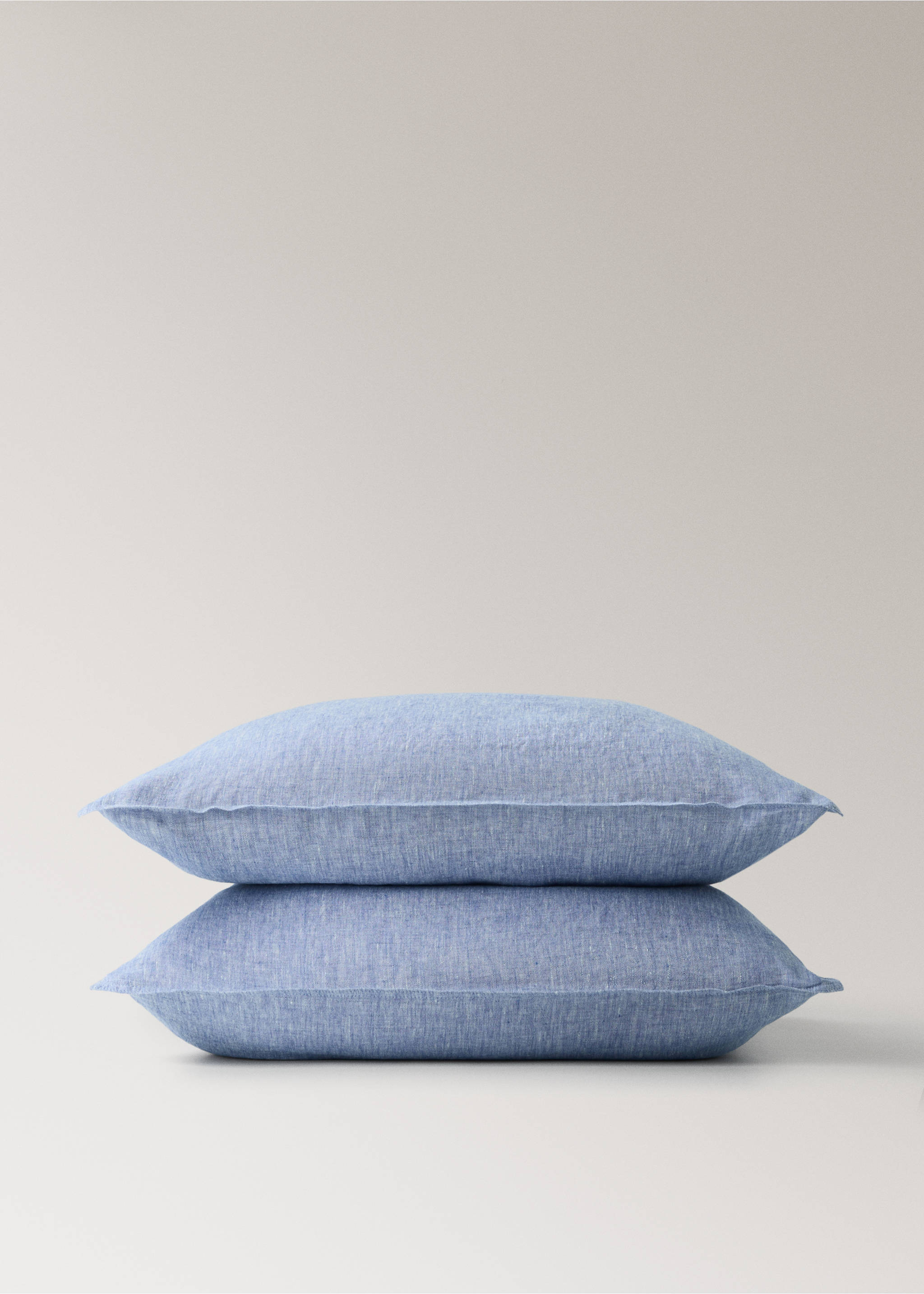 Linen yarn-dyed pillow cover 60x60 cm - Details of the article 3, Blue. Ref: 27023738-00.