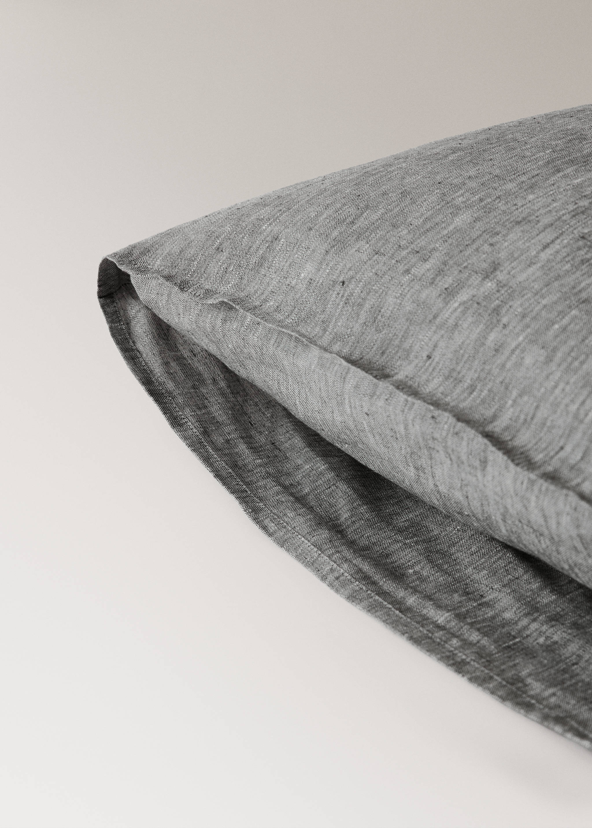 Yarn-dyed linen pillowcase 60 x 60 cm - Details of the article 1