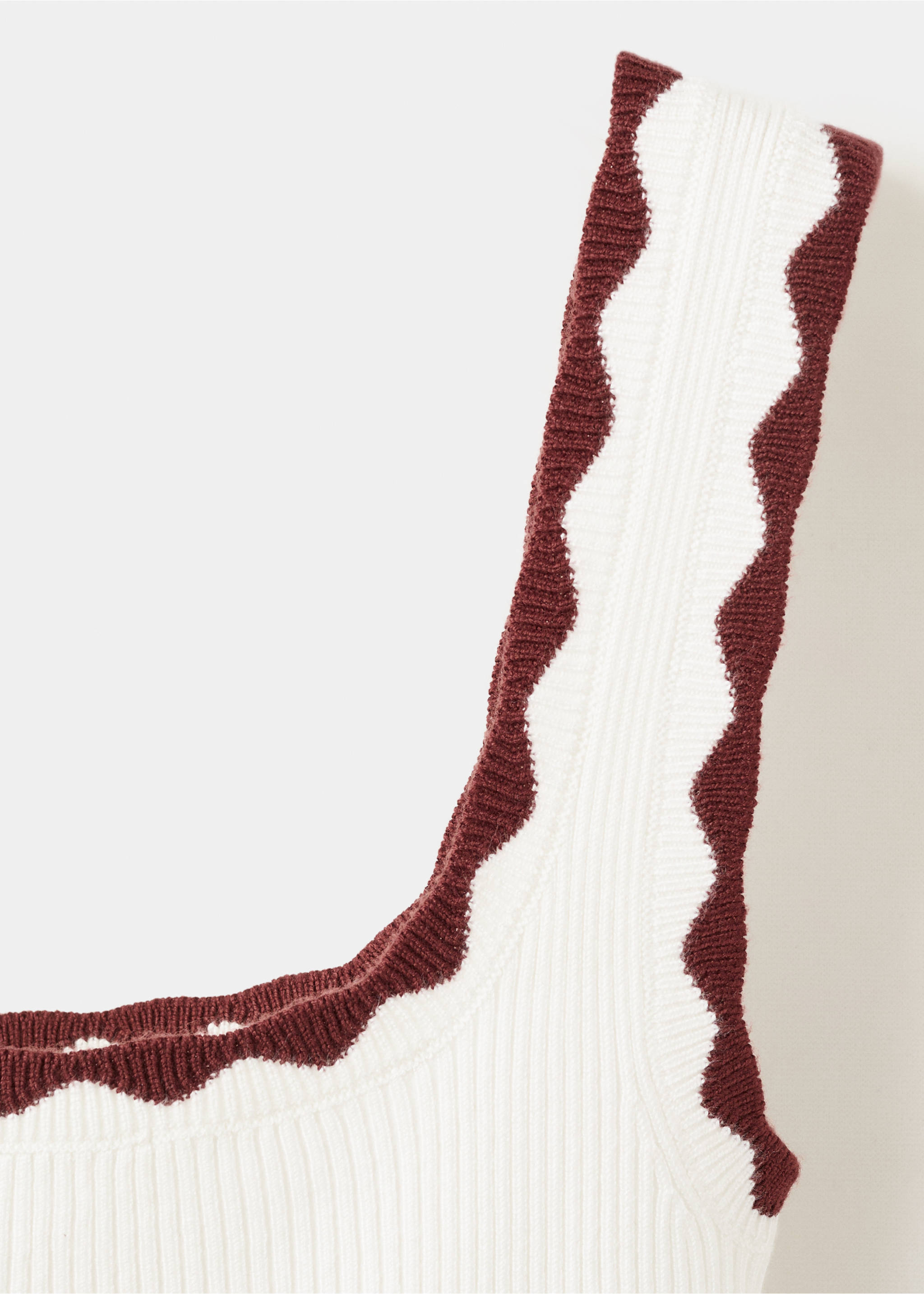 Knitted top with contrasting piping - Details of the article 8, Off White. Ref: 27024049-00.