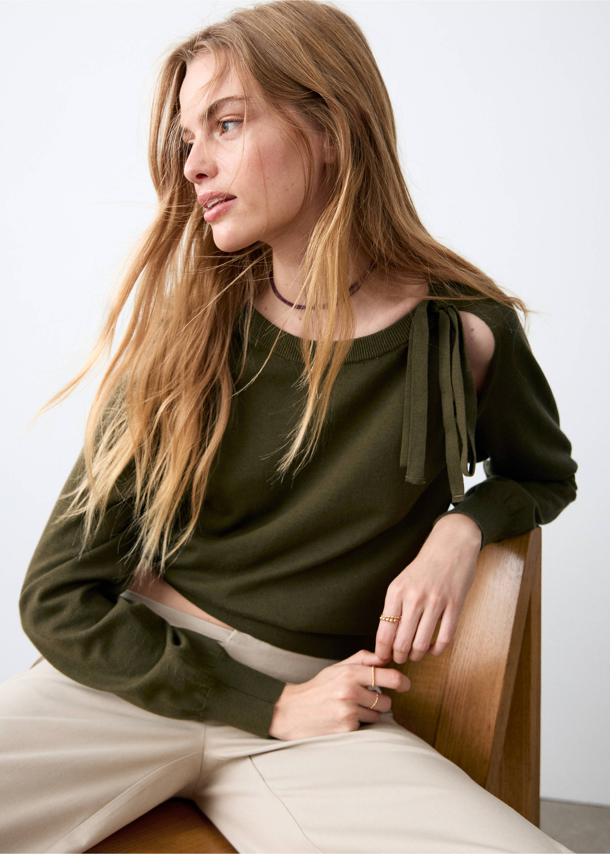 Bow knit sweater - Details of the article 2, Khaki. Ref: 27024050-00.