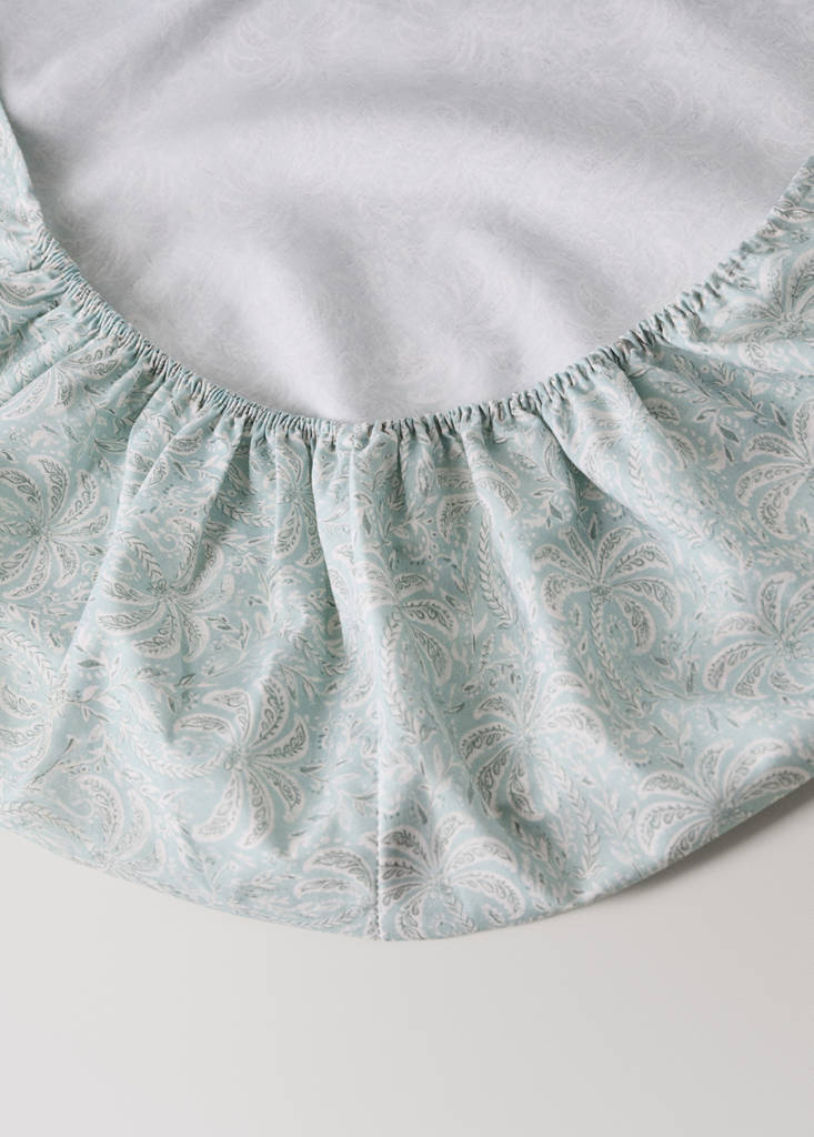 Percale cotton fitted sheet palm trees 90 cm bed — Pastel Green