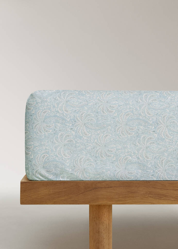 Percale cotton fitted sheet palm trees 90 cm bed — Pastel Green