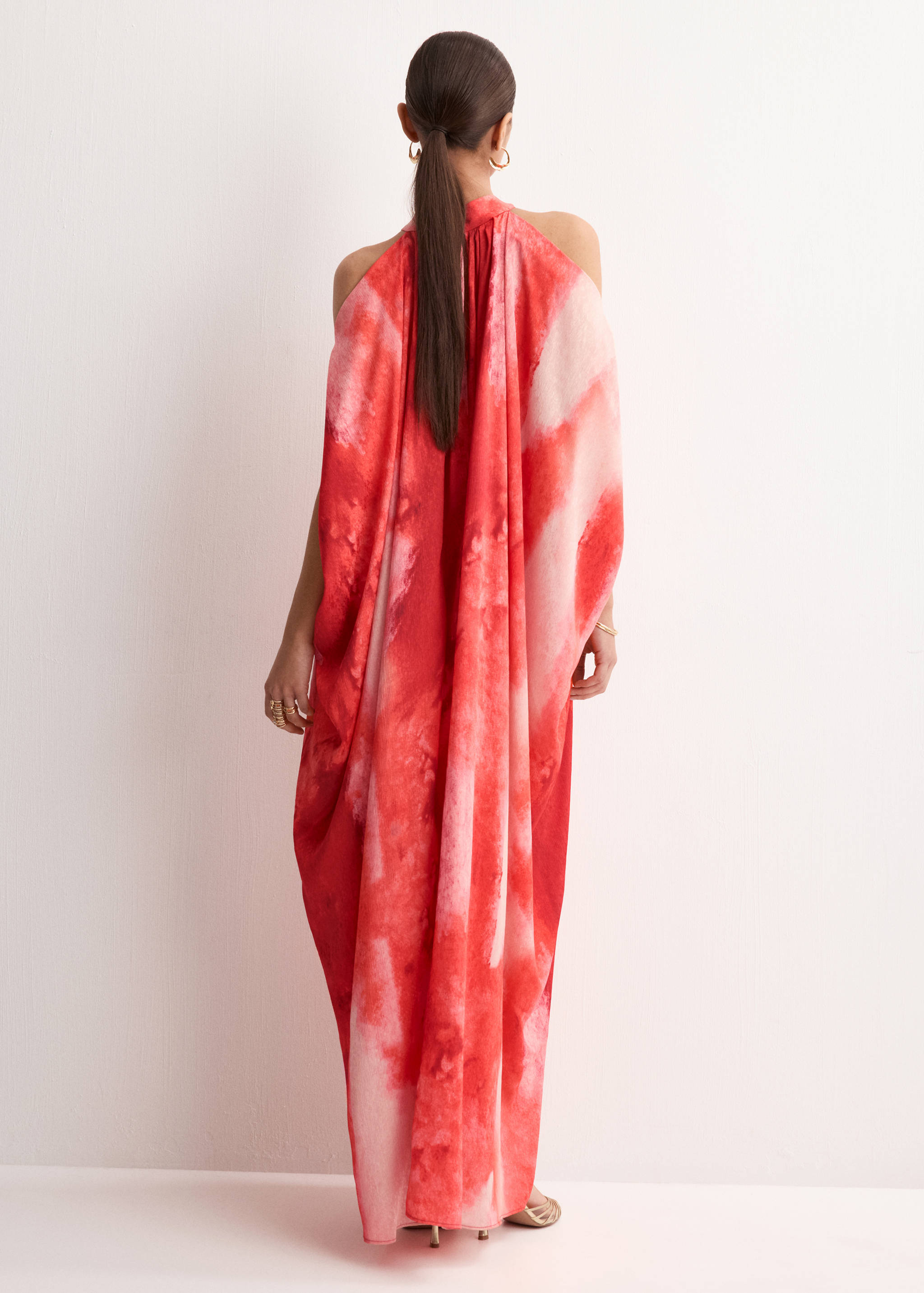 Off-the-shoulder long dress - Reverse of the article