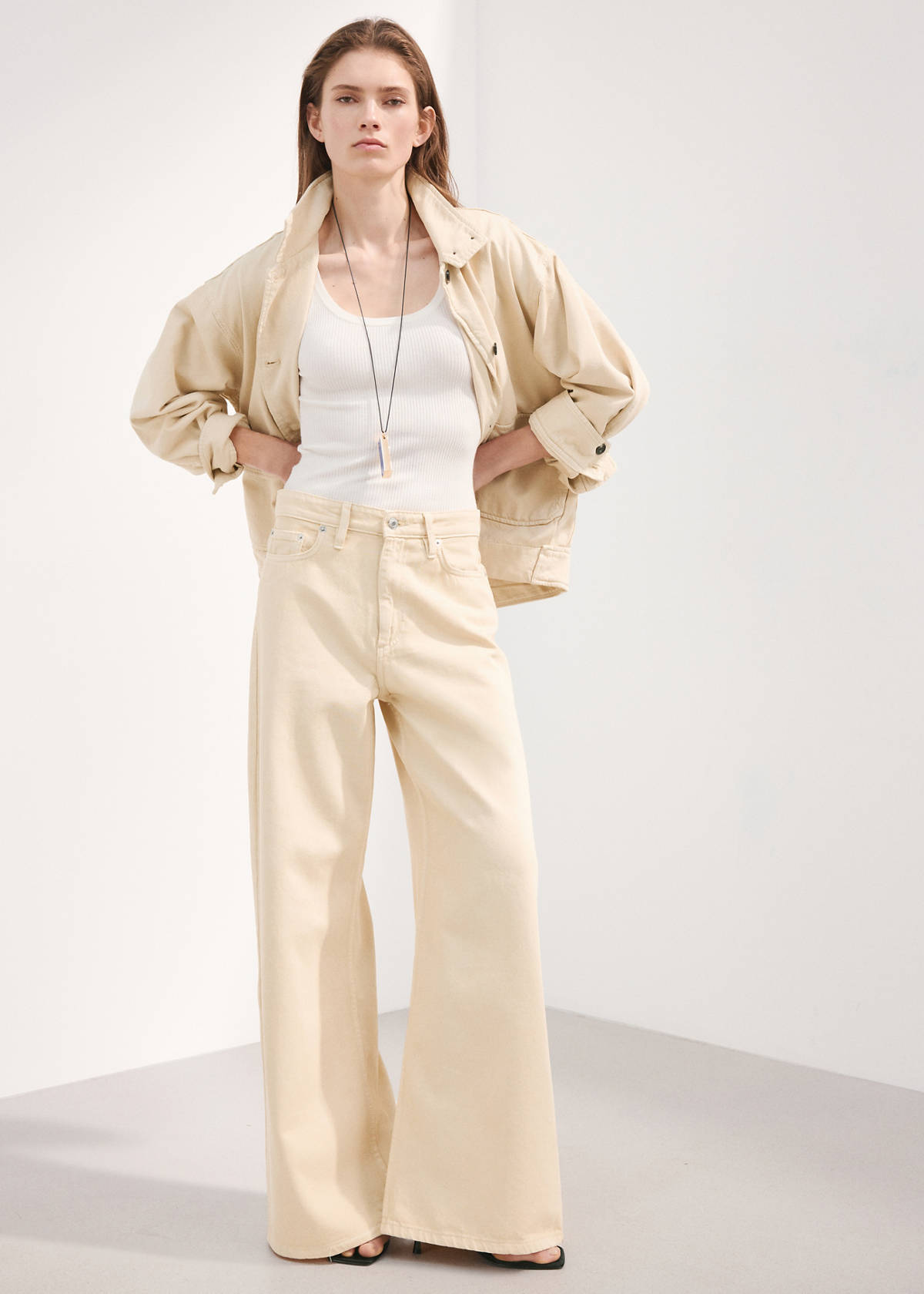 Wide leg mid-rise jeans — Vanilla