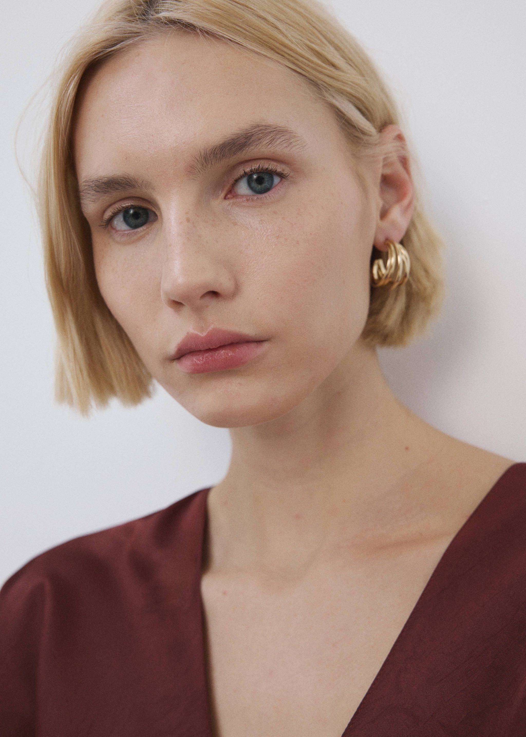 Belted V-neck dress - Details of the article 1