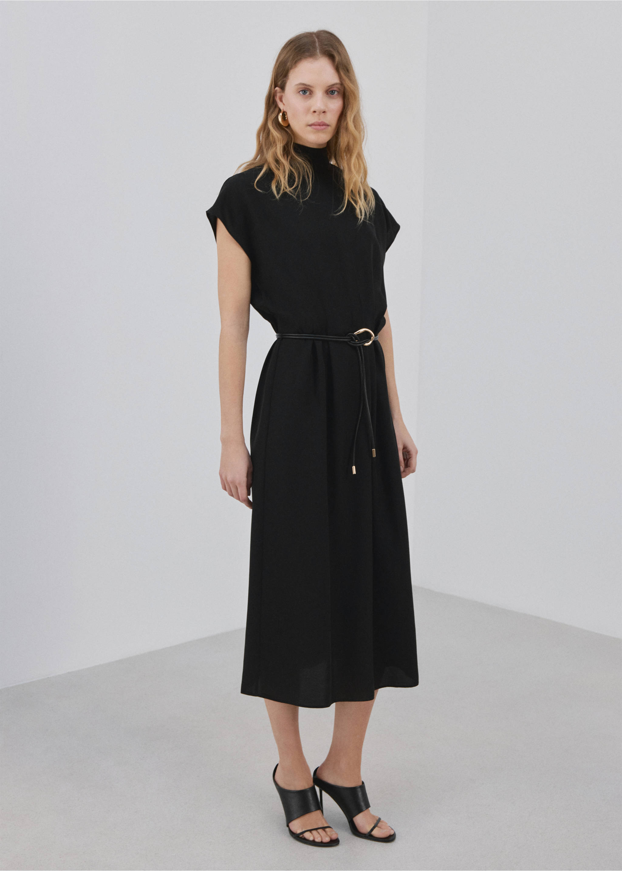 Lyocell dress with belt - General plane, Black. Ref: 27024086-00.