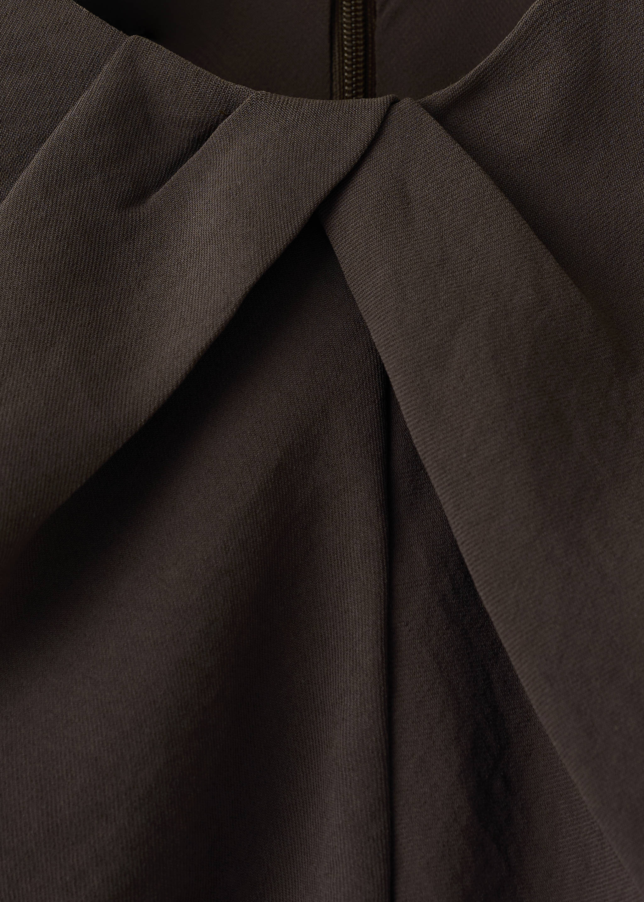 Jumpsuit met gedrapeerd detail en ceintuur - Detail van het artikel 0