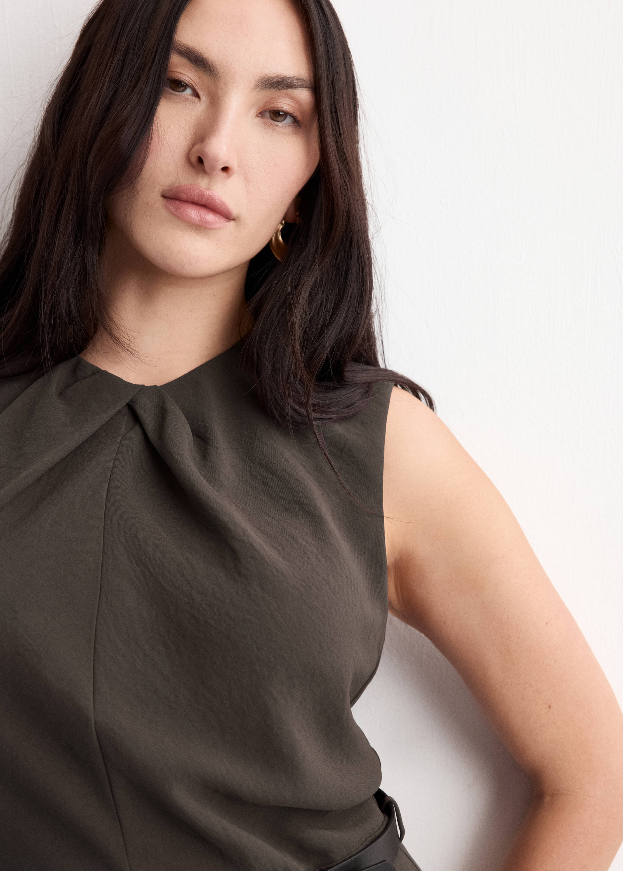 Jumpsuit met gedrapeerd detail en ceintuur - Detail van het artikel 4