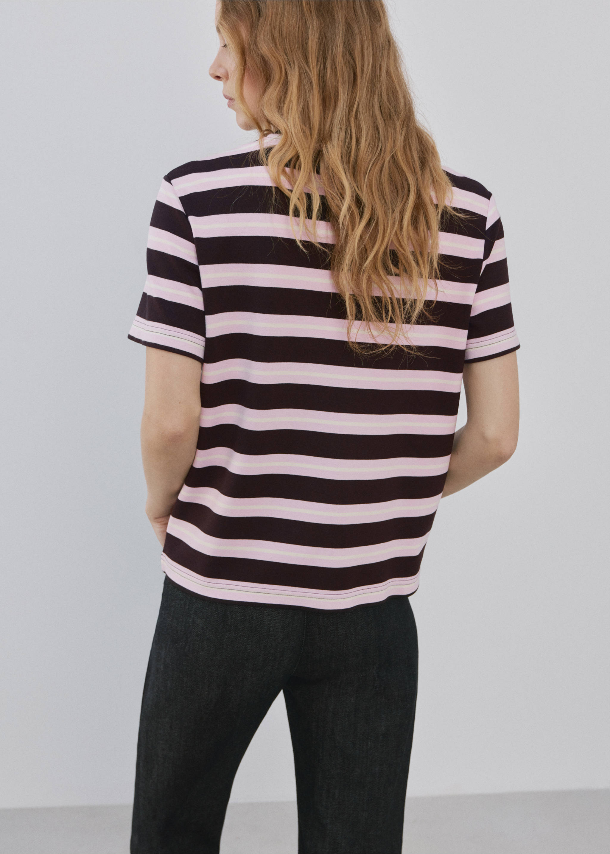 Samarreta màniga curta ratlles - Revers de l'article, Marró. Ref: 27024088-00.