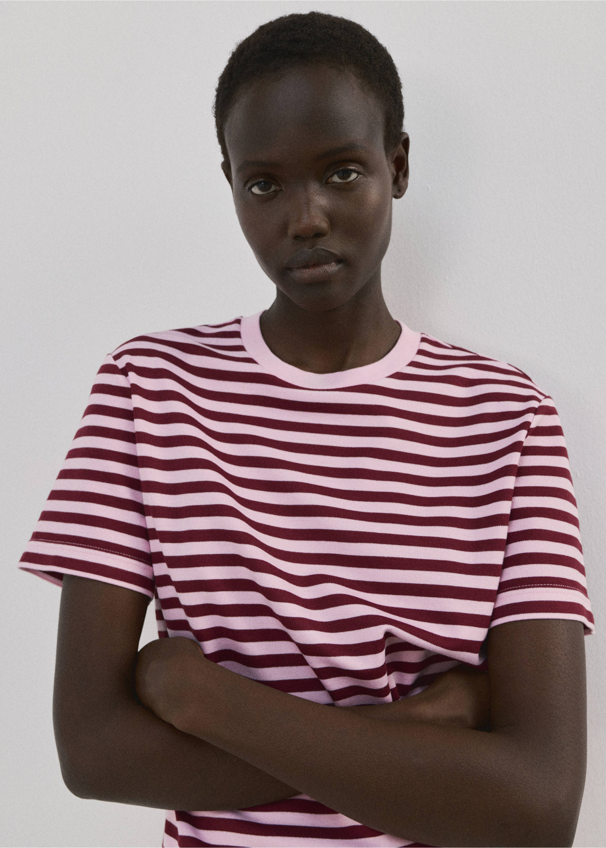 Samarreta màniga curta ratlles - Detall de l'article 1, Rosa pastel. Ref: 27024088-00.