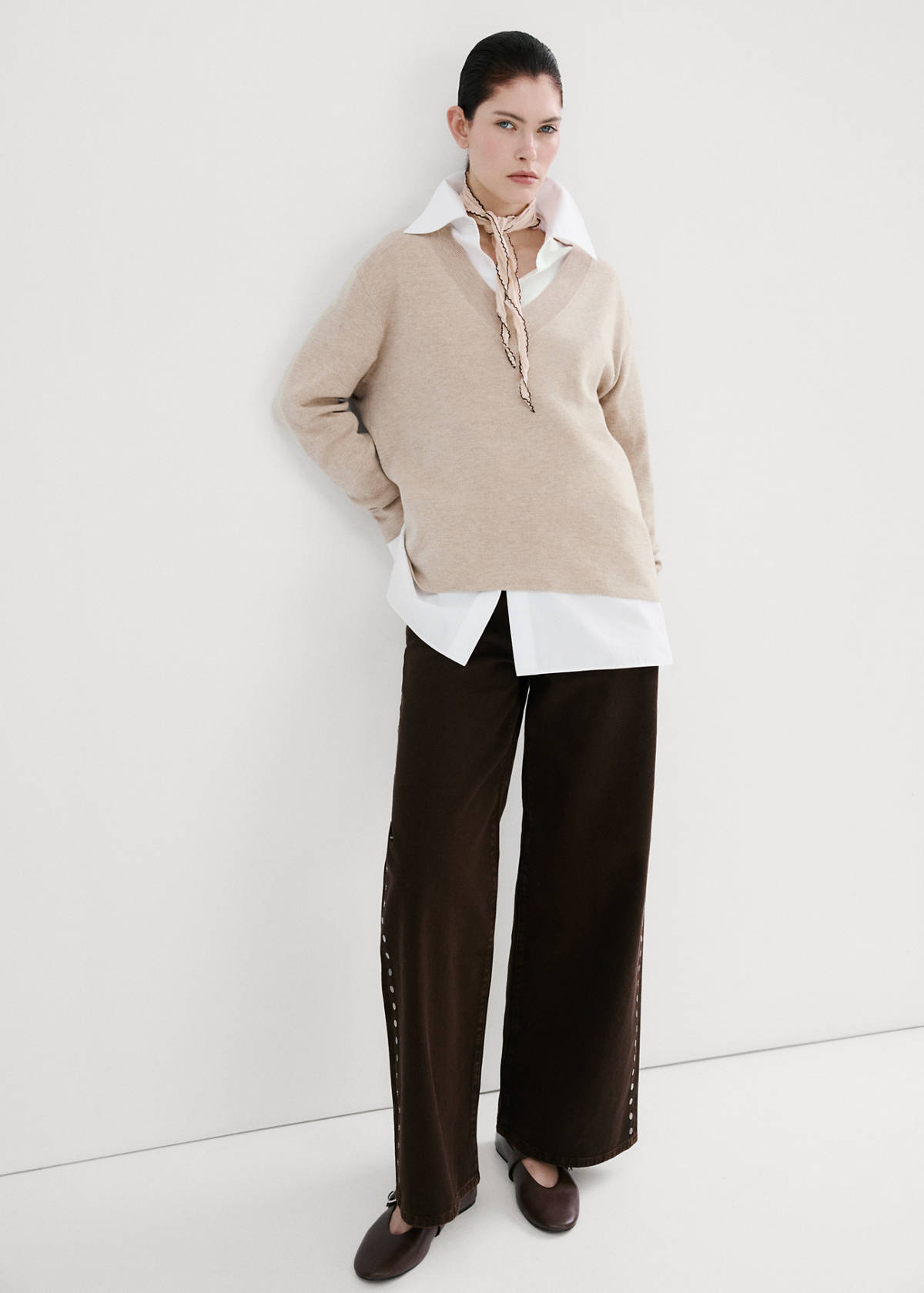 V-neck knit sweater — Light/Pastel Grey
