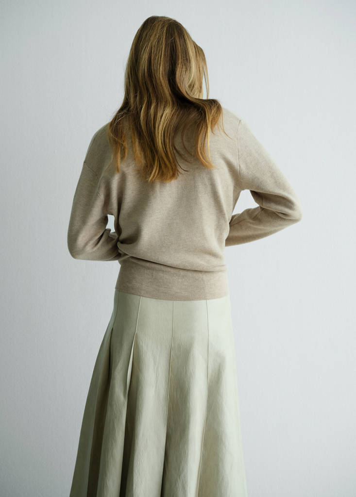 V-neck knit sweater — Light/Pastel Grey