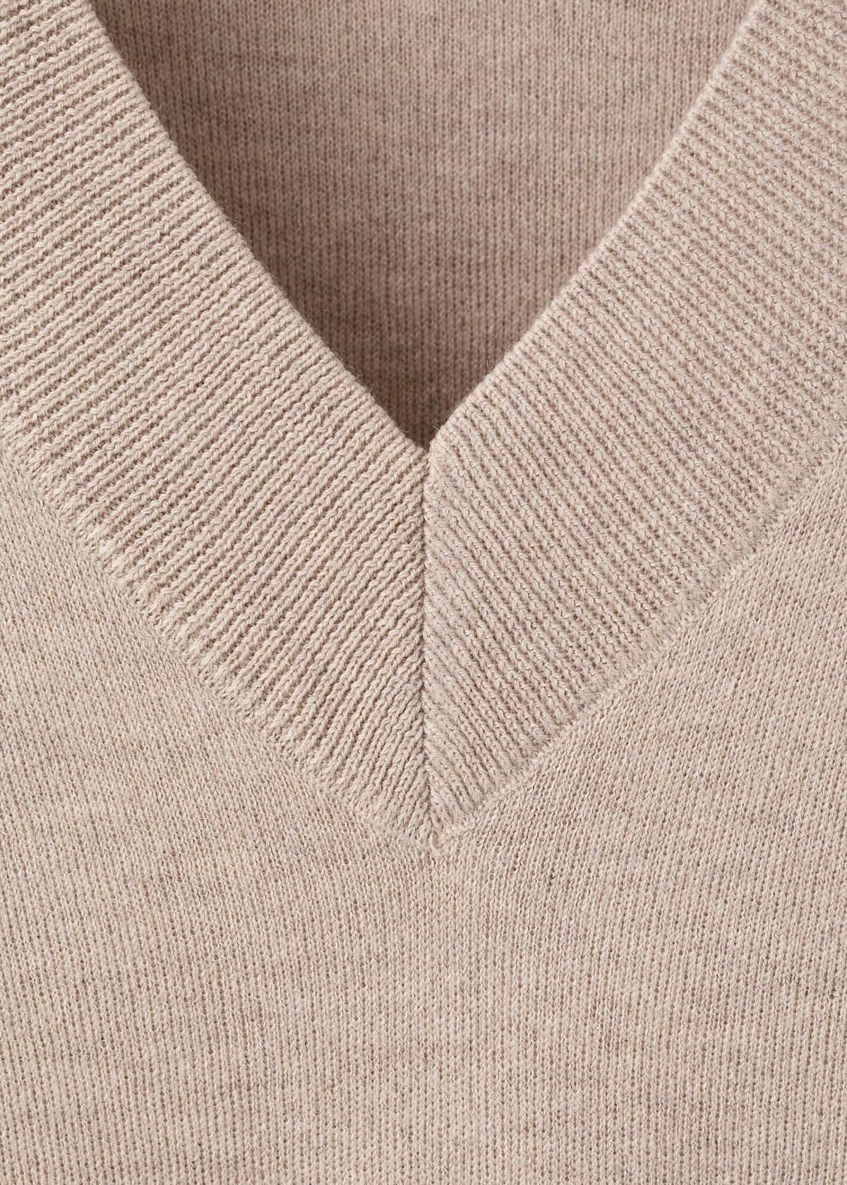 V-neck knit sweater — Light/Pastel Grey