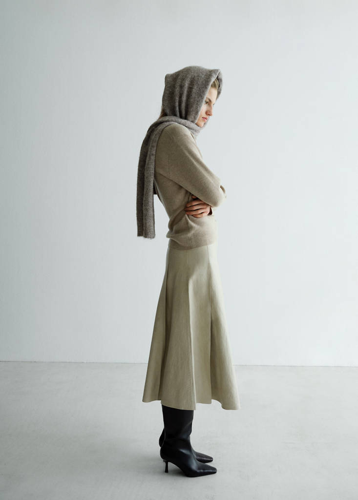 V-neck knit sweater — Light/Pastel Grey