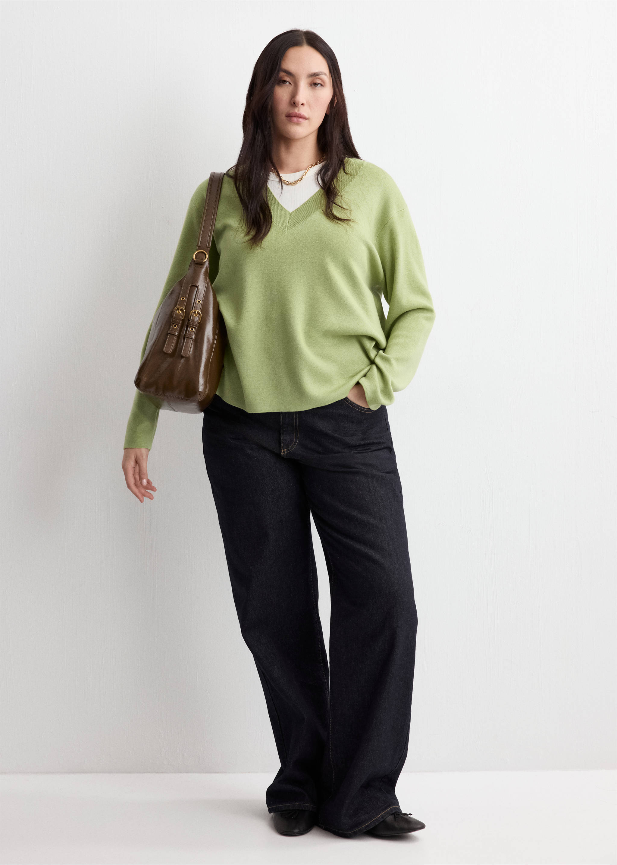 V-neck knit sweater - Details of the article 3, Green. Ref: 27024090-00.