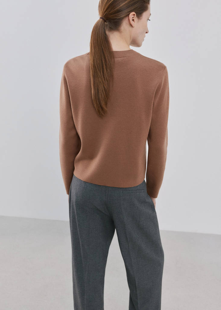 Round-neck knitted sweater — Medium Brown